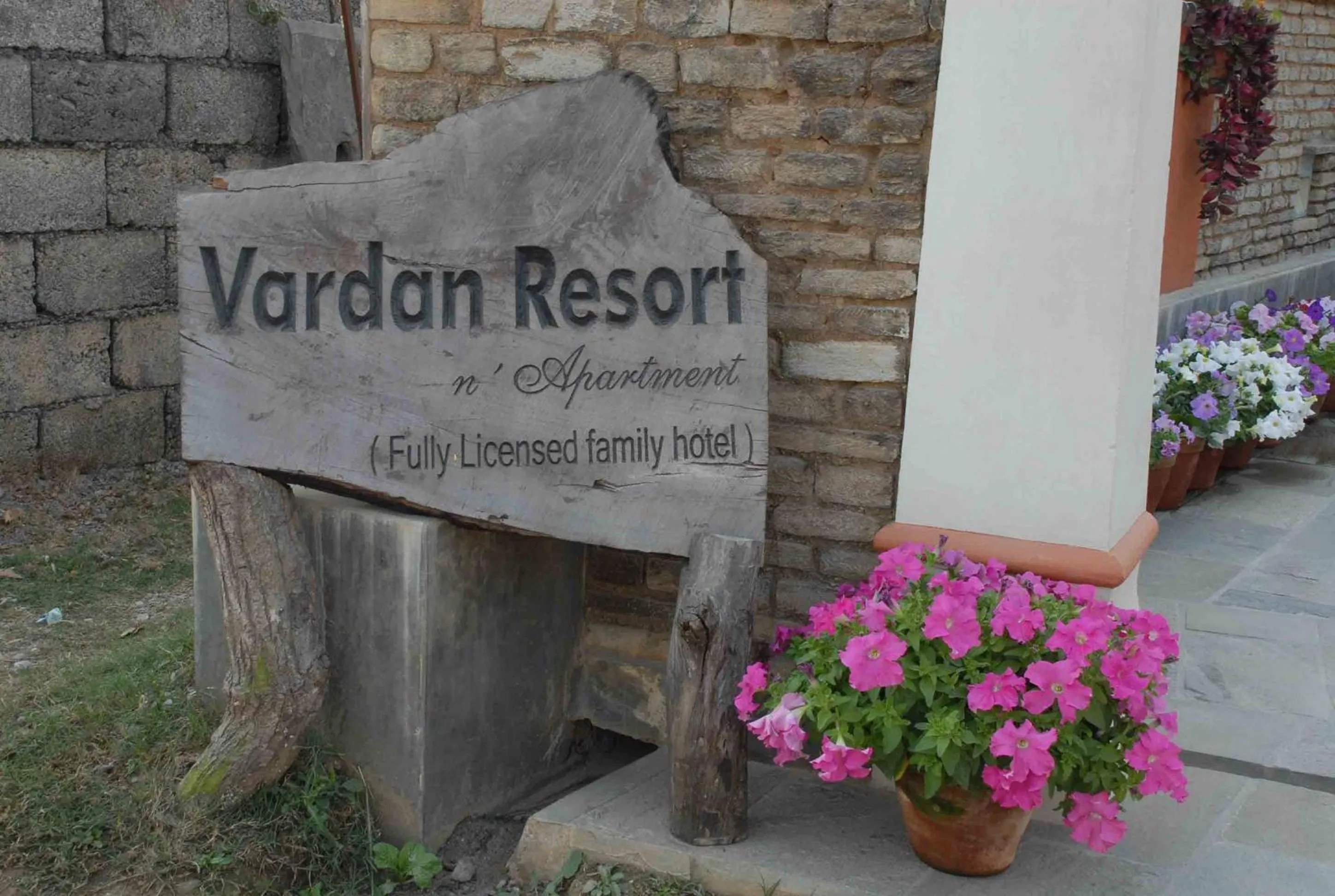 Lobby or reception in Vardan Resort n' Apartment