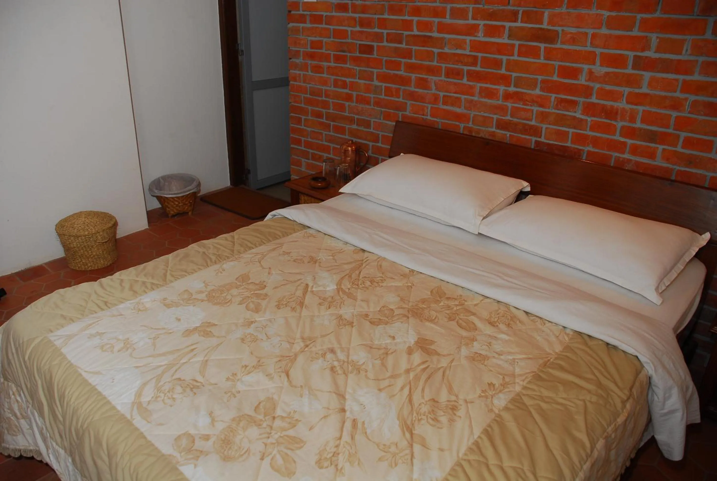 Bed in Vardan Resort n' Apartment