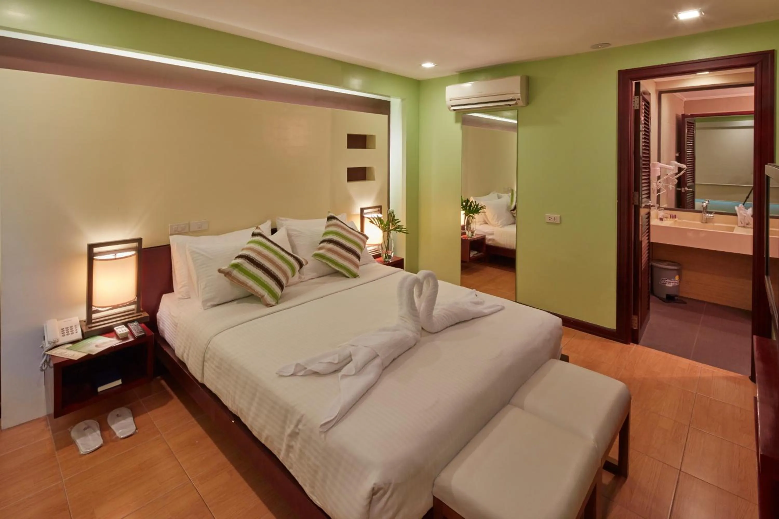 Photo of the whole room, Bed in Shore Time Hotel Boracay