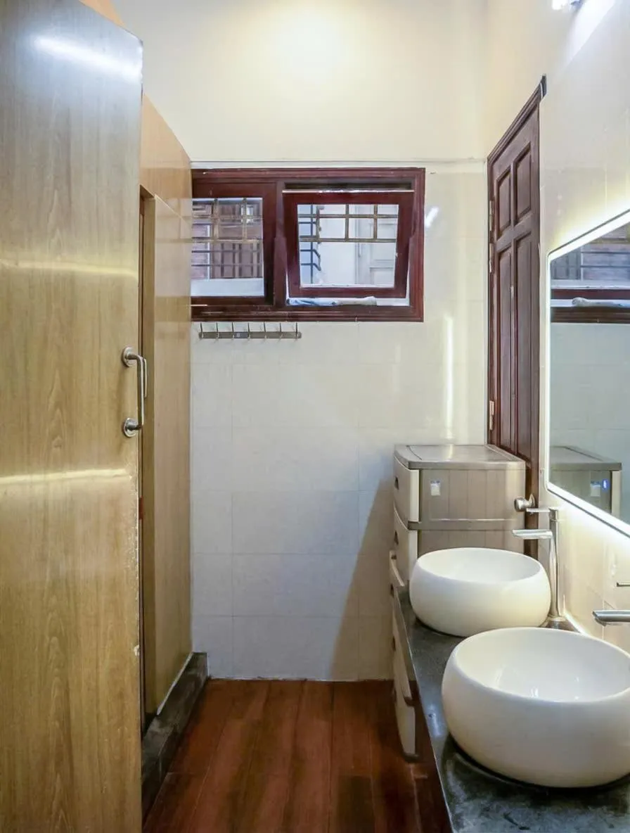 Shower in Tuna Homestay Hanoi & Experience