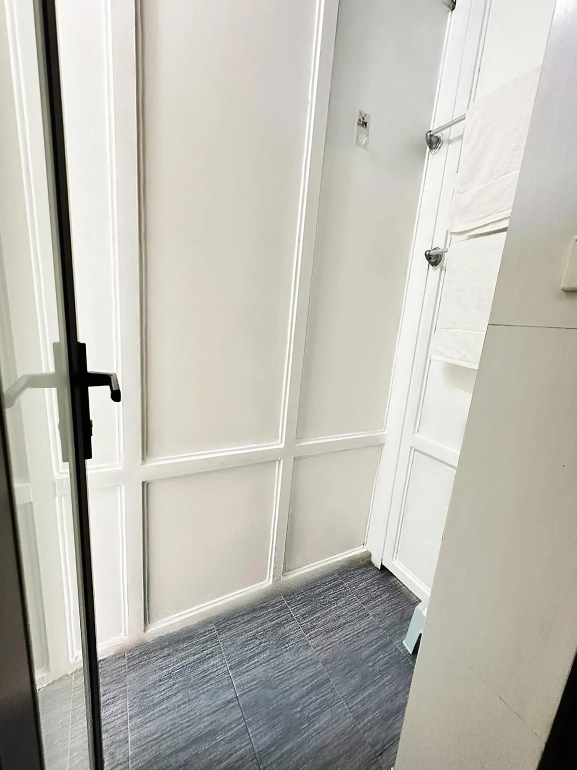 Shower in Tuna Homestay Hanoi & Experience