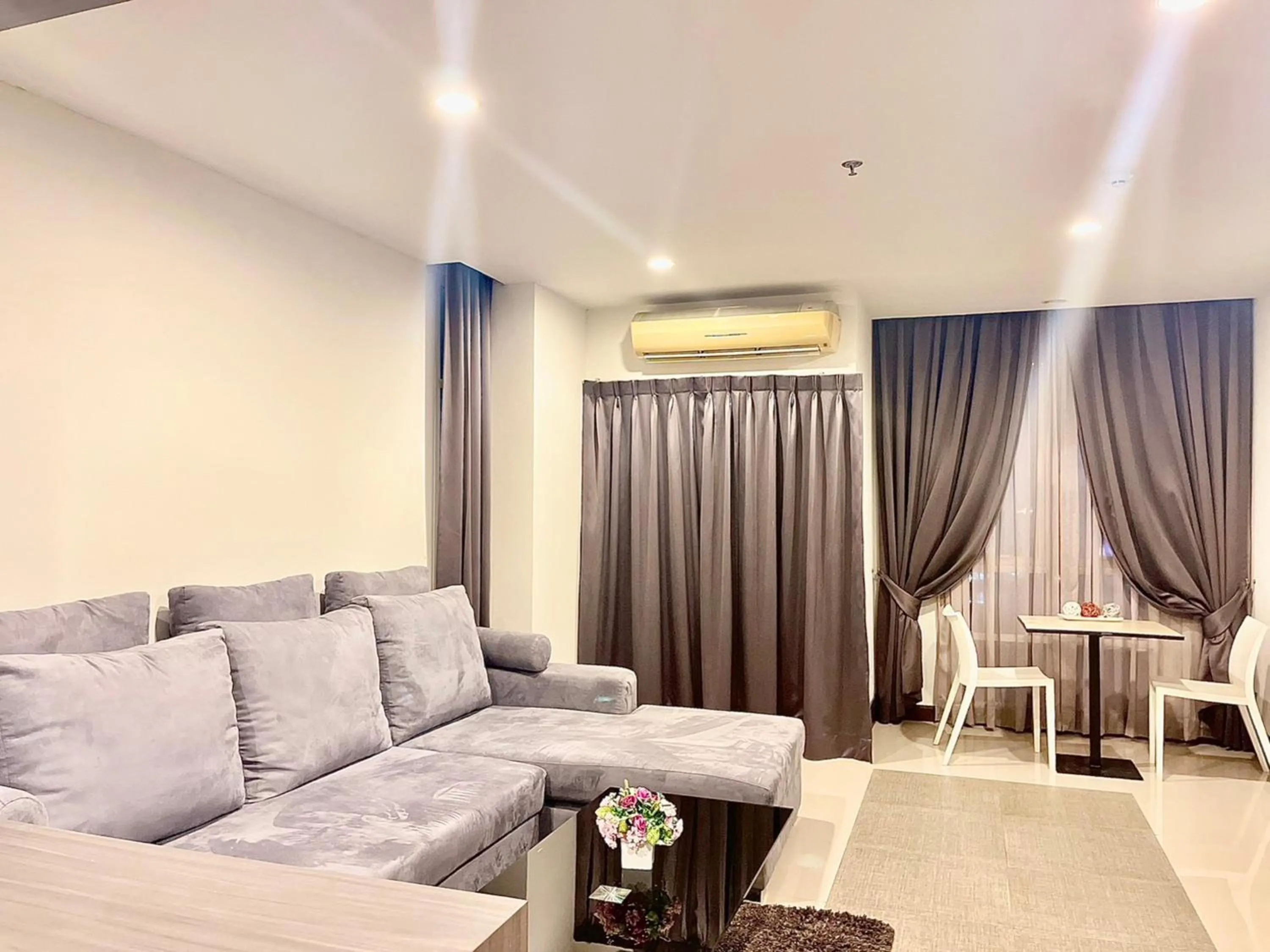 Living room in Crystal Suites Suvarnbhumi Airport