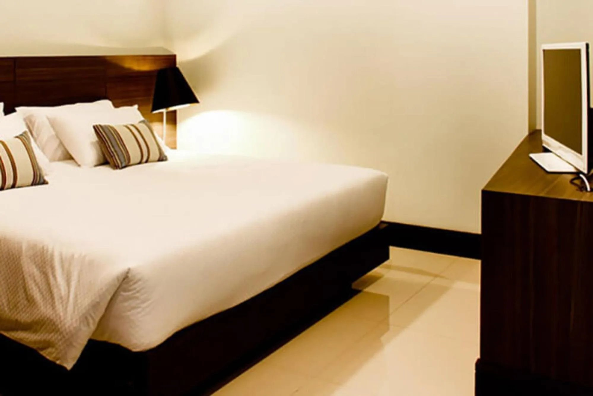 Bedroom, Bed in Crystal Suites Suvarnbhumi Airport