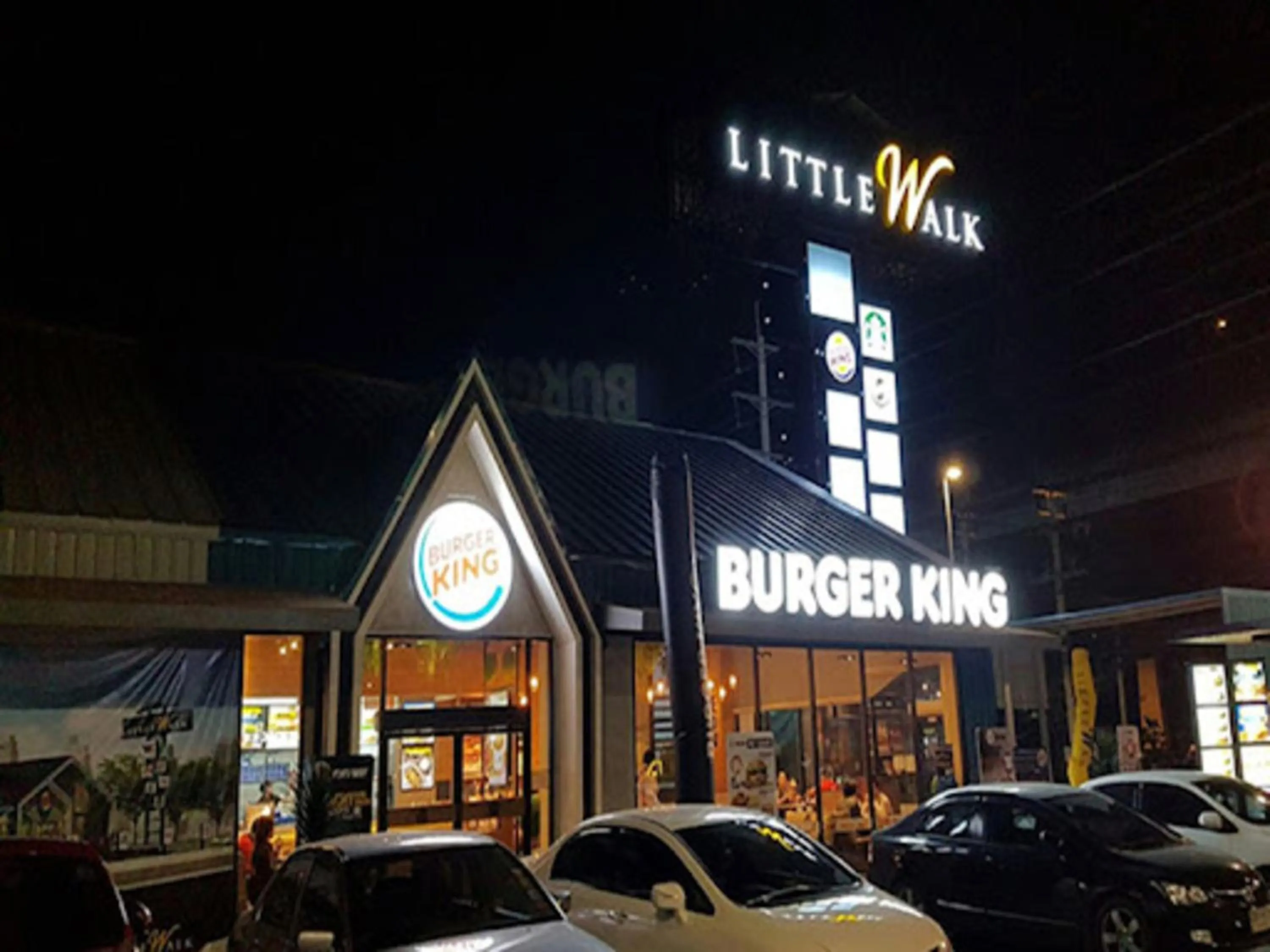 Shopping Area in Crystal Suites Suvarnbhumi Airport