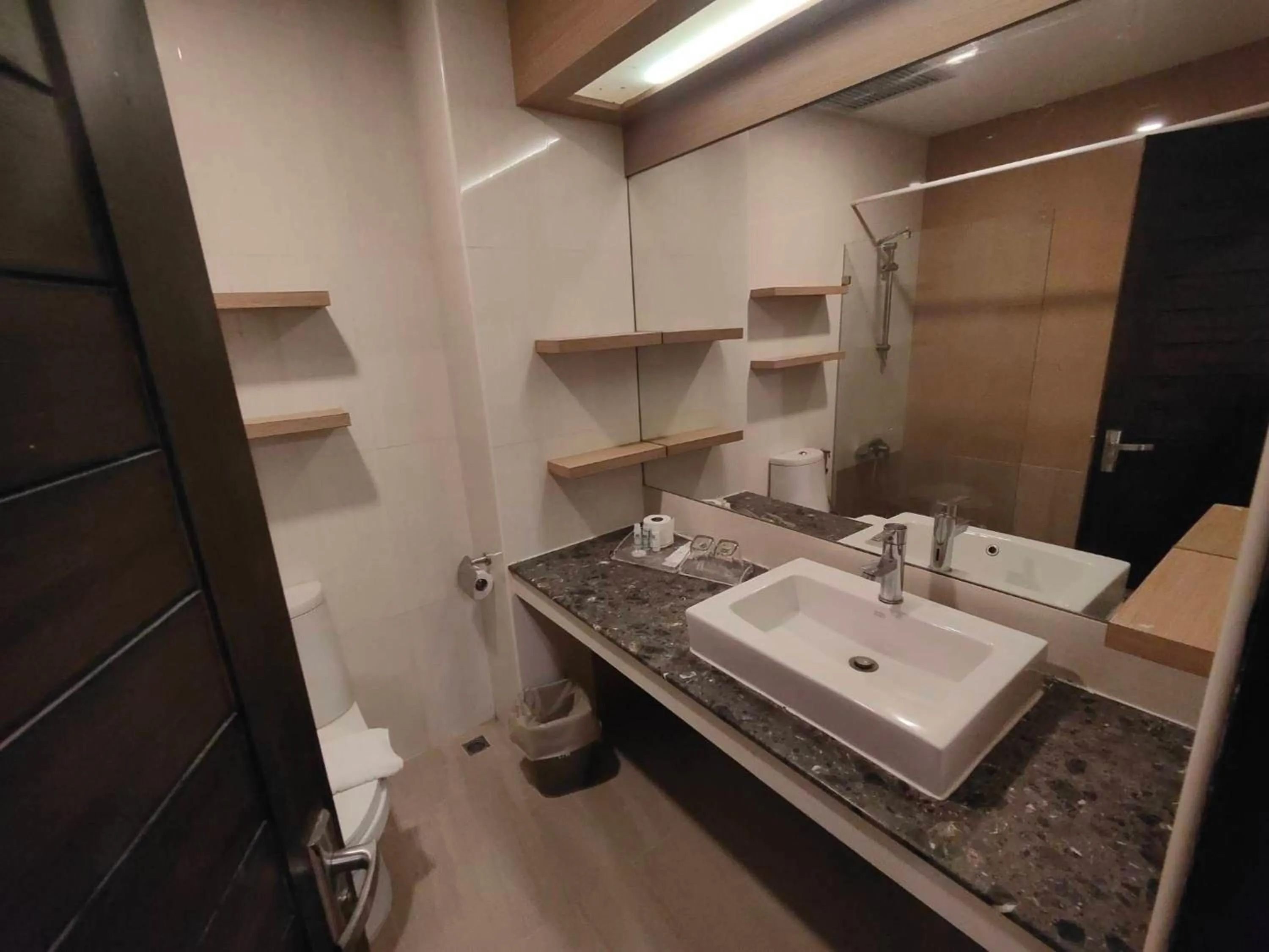 Shower in Crystal Suites Suvarnbhumi Airport