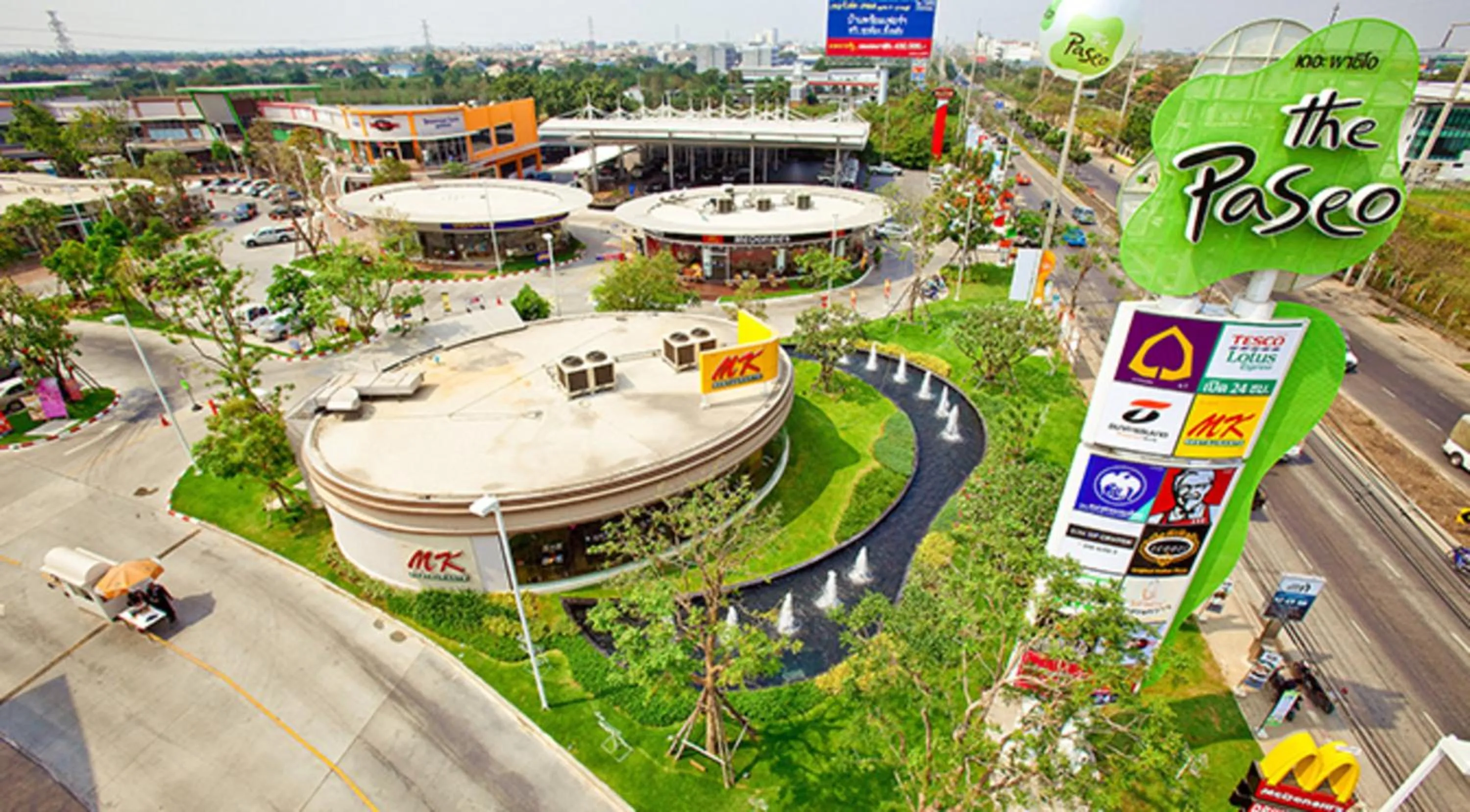 Shopping Area in Crystal Suites Suvarnbhumi Airport
