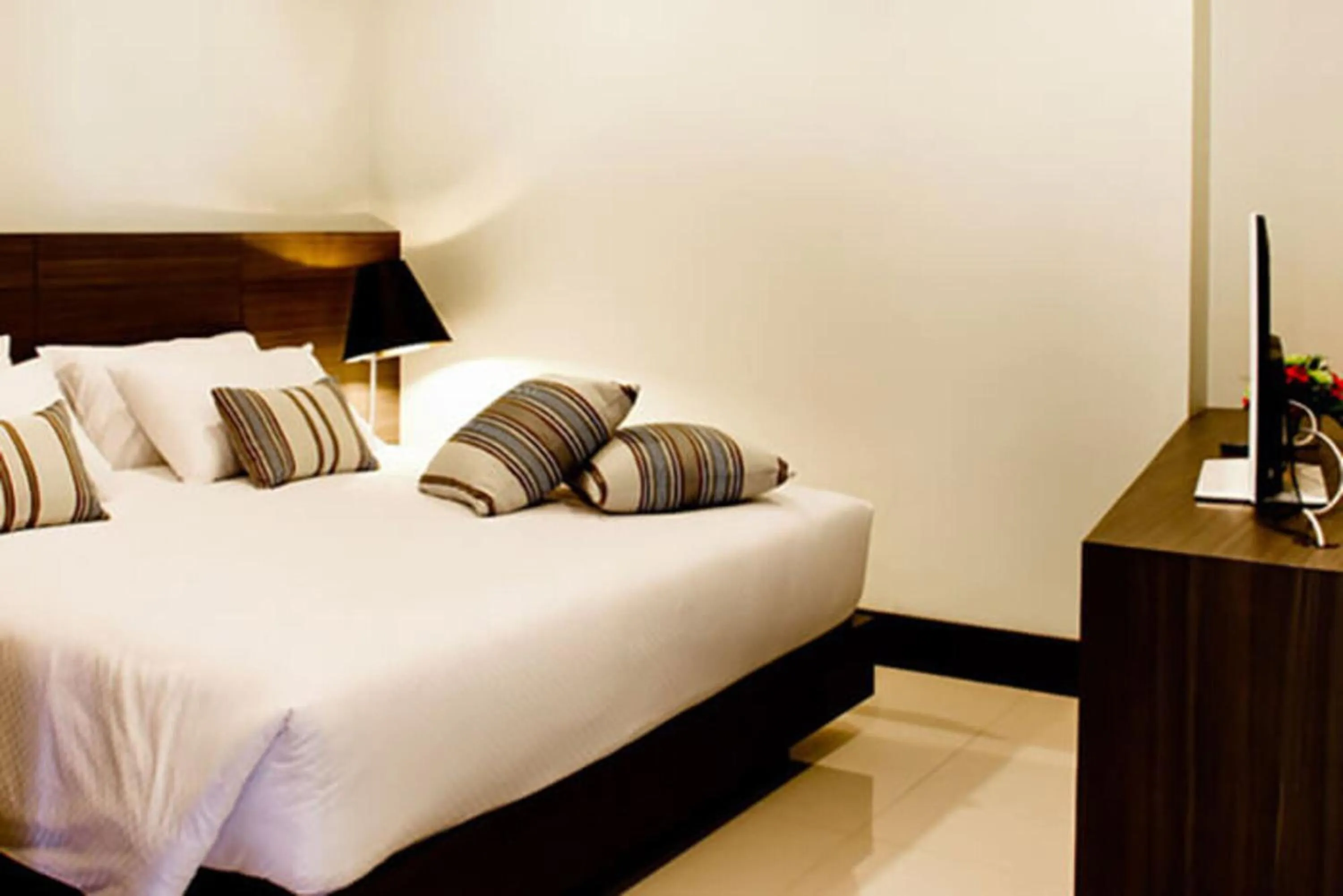 Bedroom, Bed in Crystal Suites Suvarnbhumi Airport