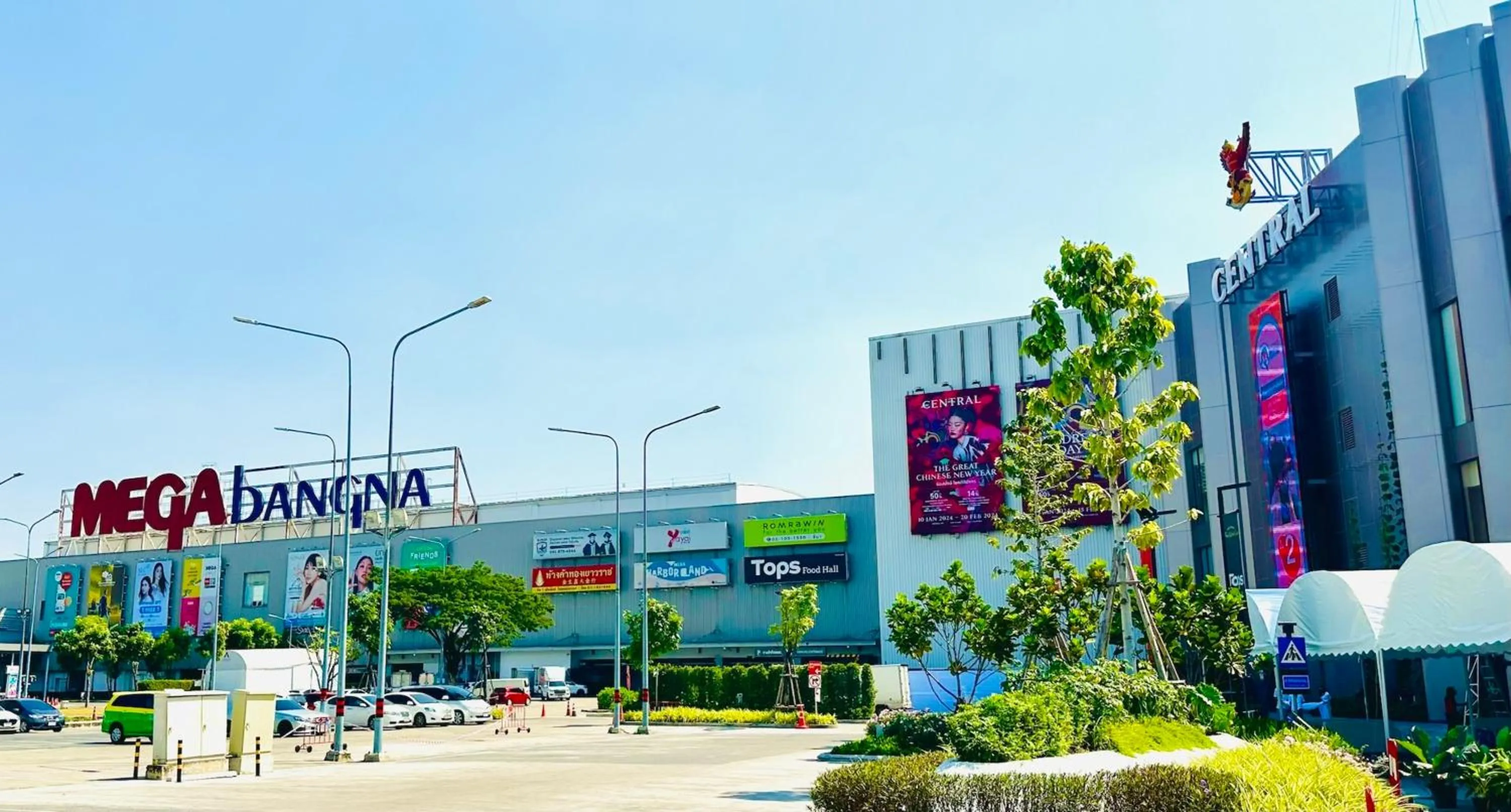 Shopping Area in Crystal Suites Suvarnbhumi Airport