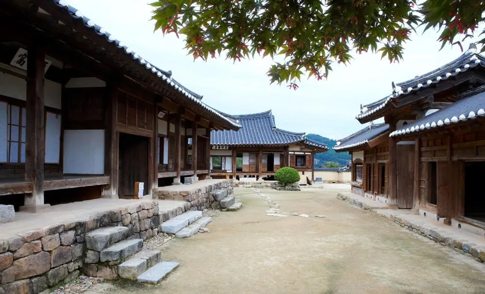 Property building in Bukchondaek