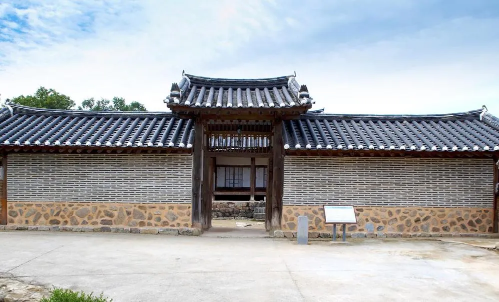 Property building in Bukchondaek