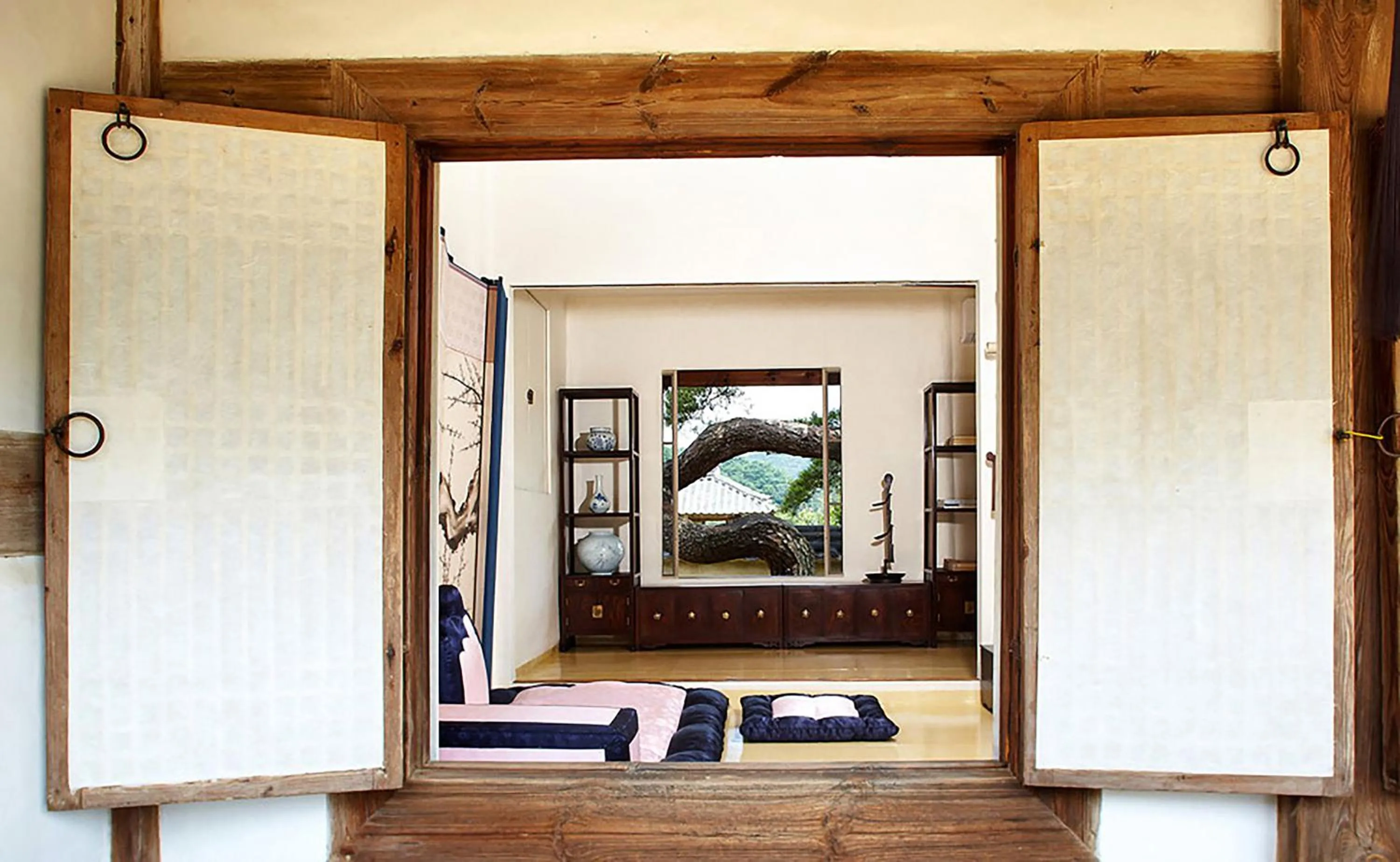 Property building, Bed in Bukchondaek