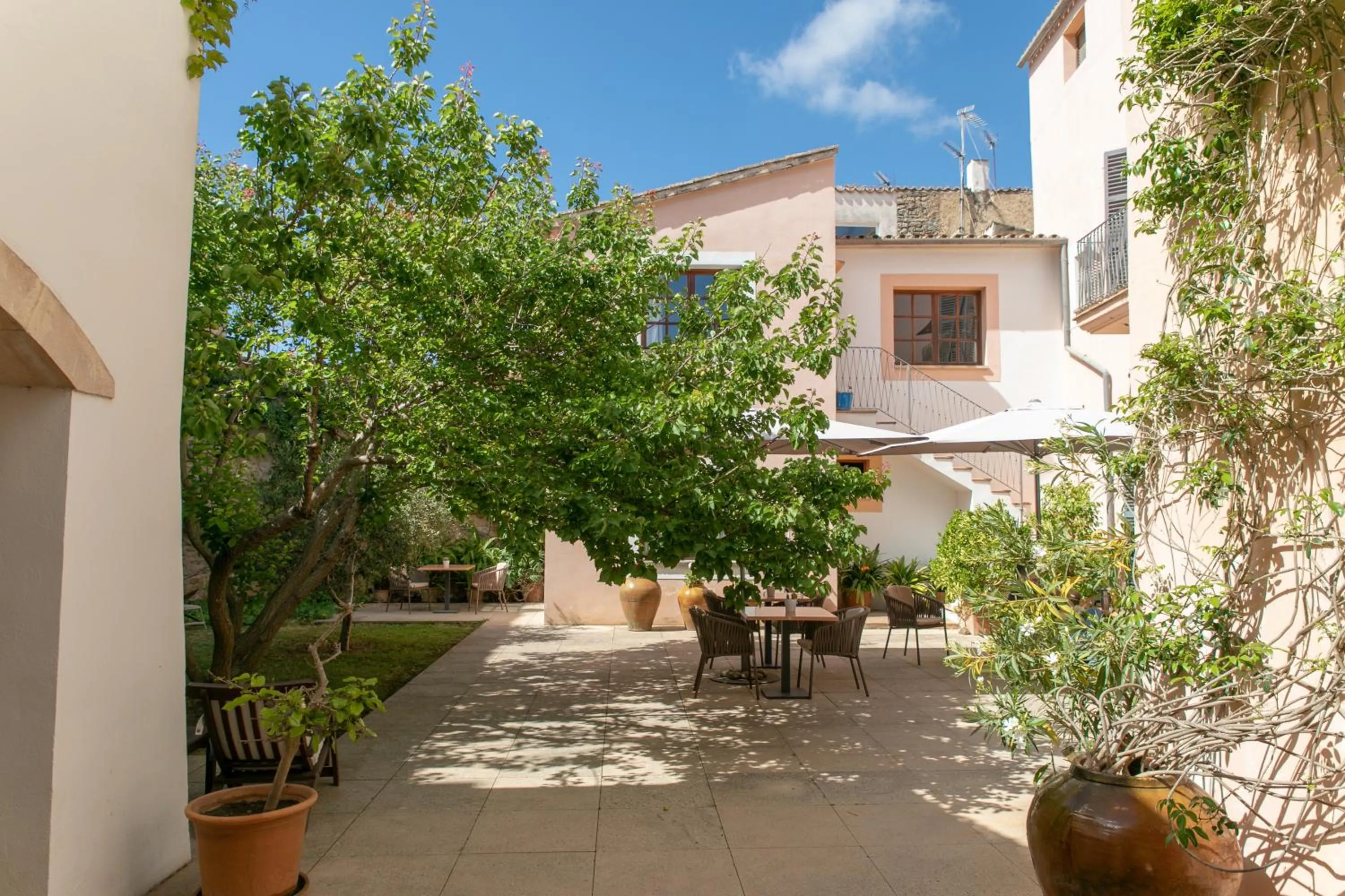 Property building in Hotel Can Moragues