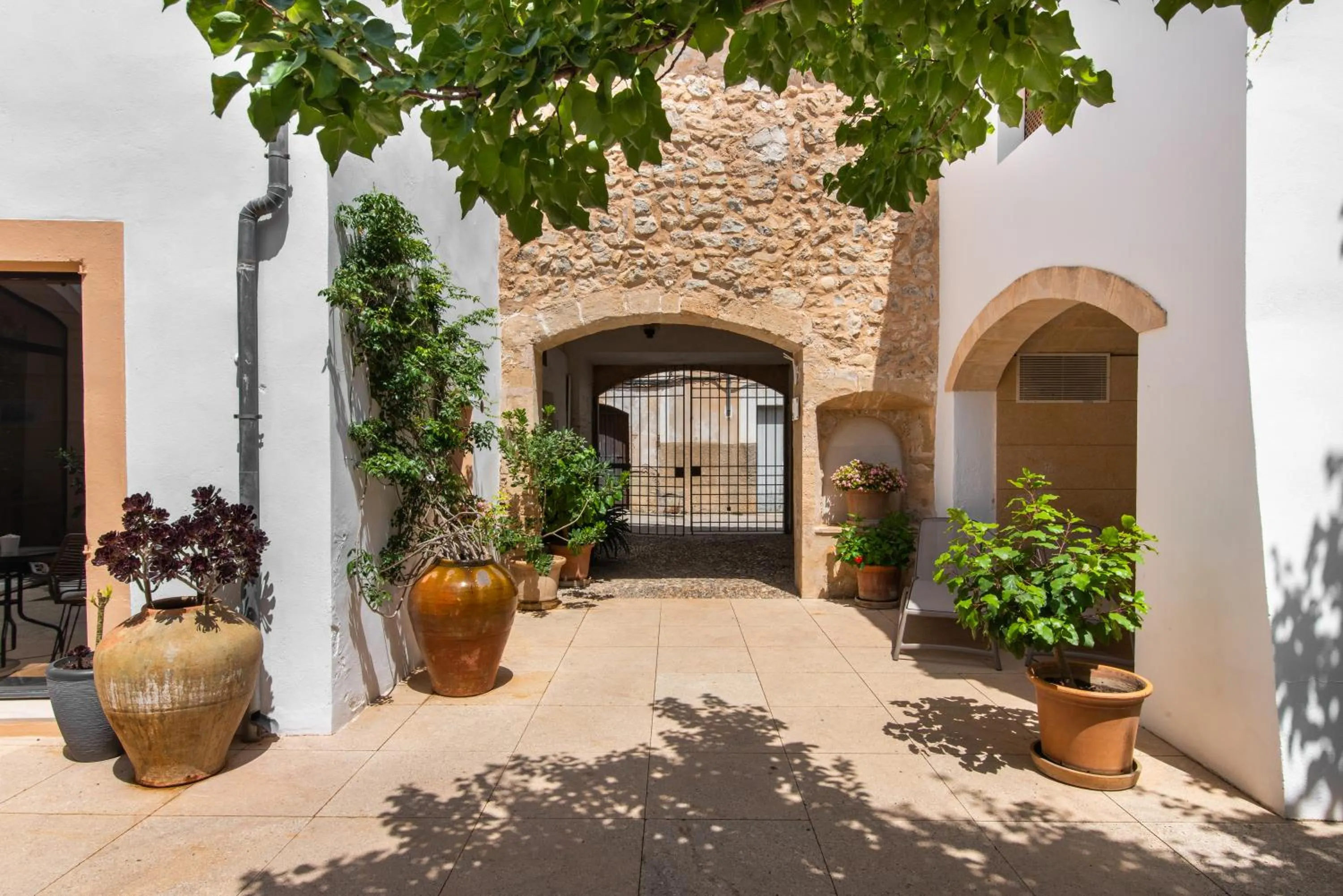 Property building in Hotel Can Moragues