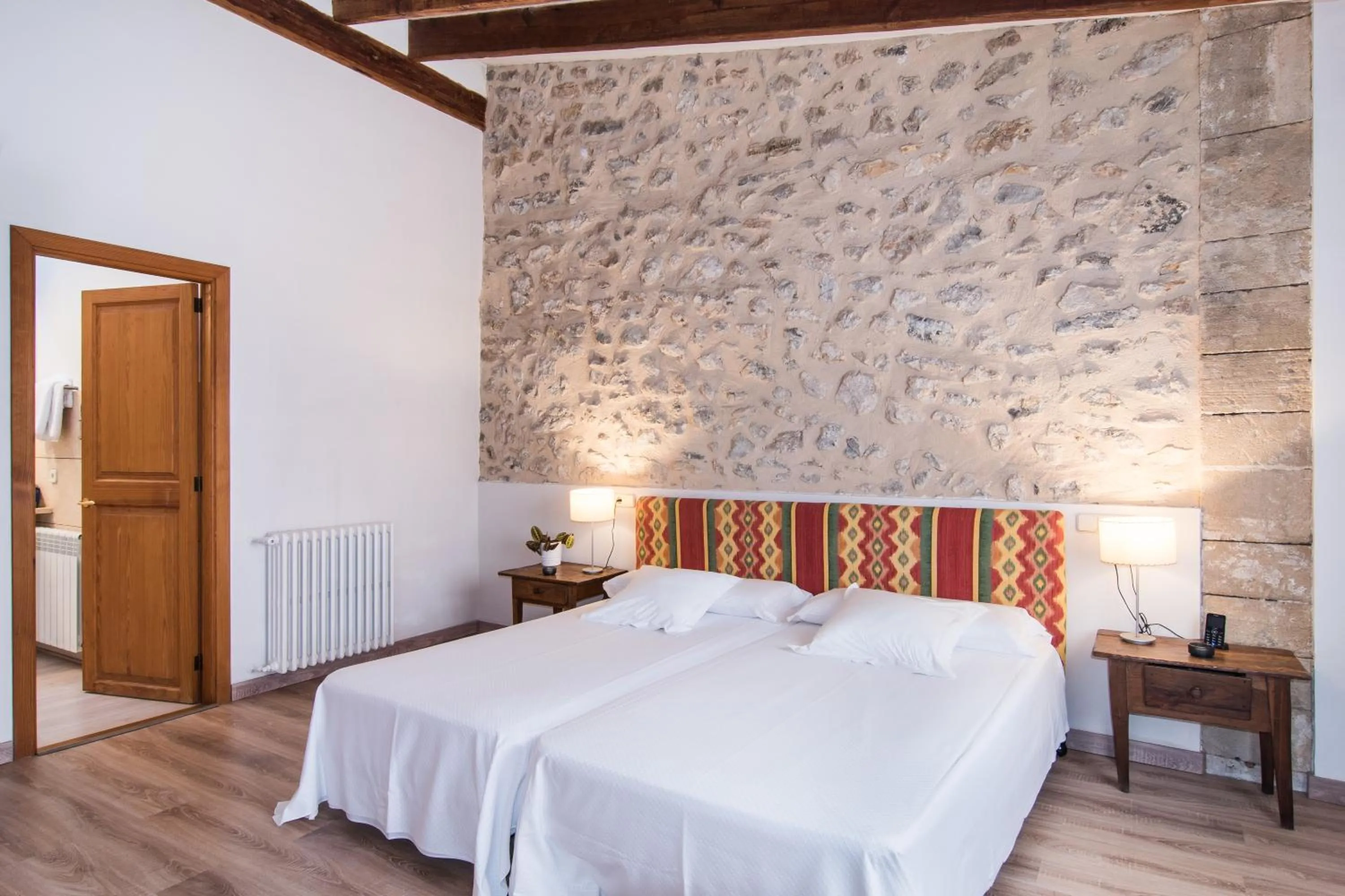 Photo of the whole room, Bed in Hotel Can Moragues