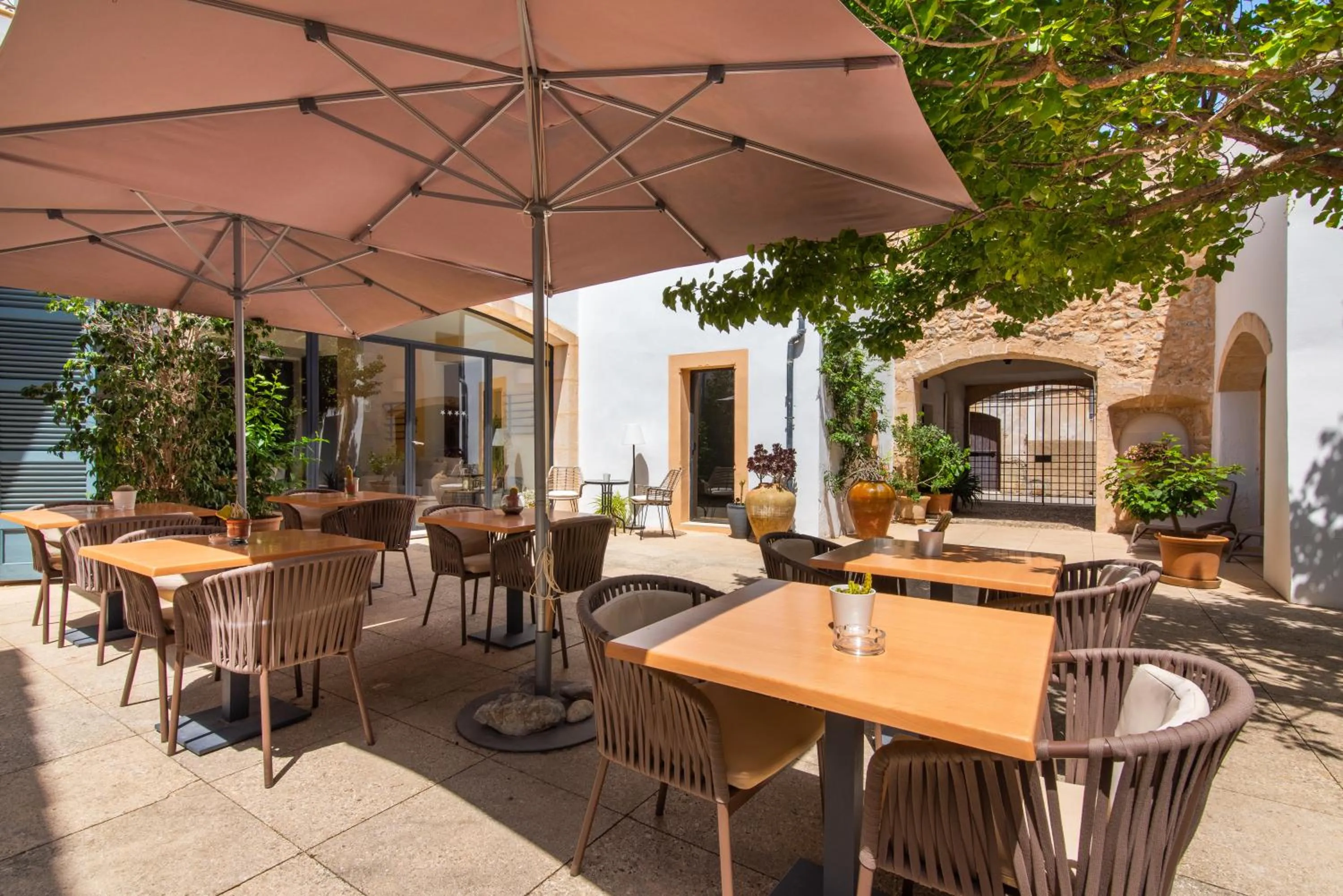 Property building in Hotel Can Moragues