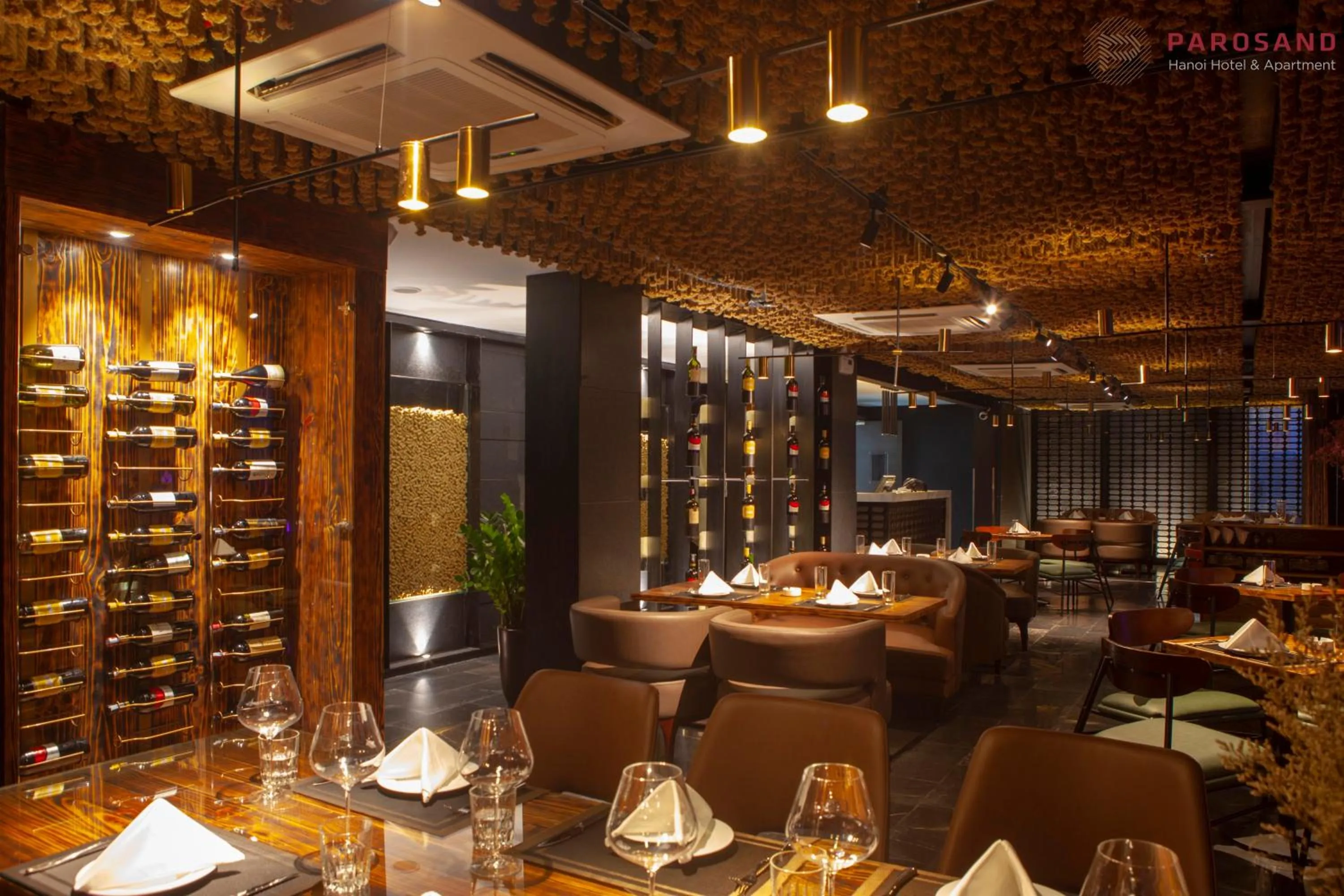 Restaurant/places to eat in Parosand Hanoi Hotel