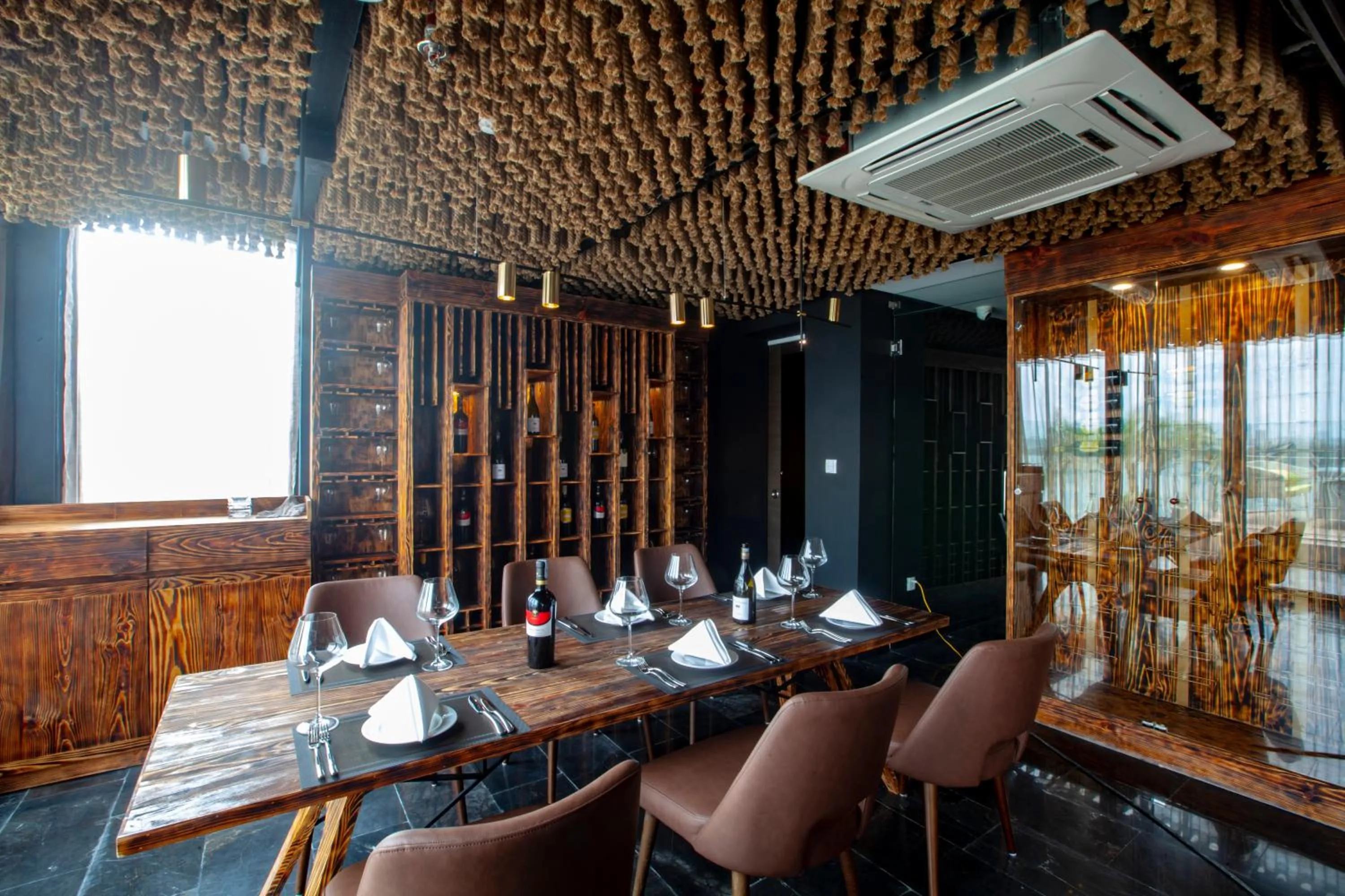 Restaurant/places to eat in Parosand Hanoi Hotel