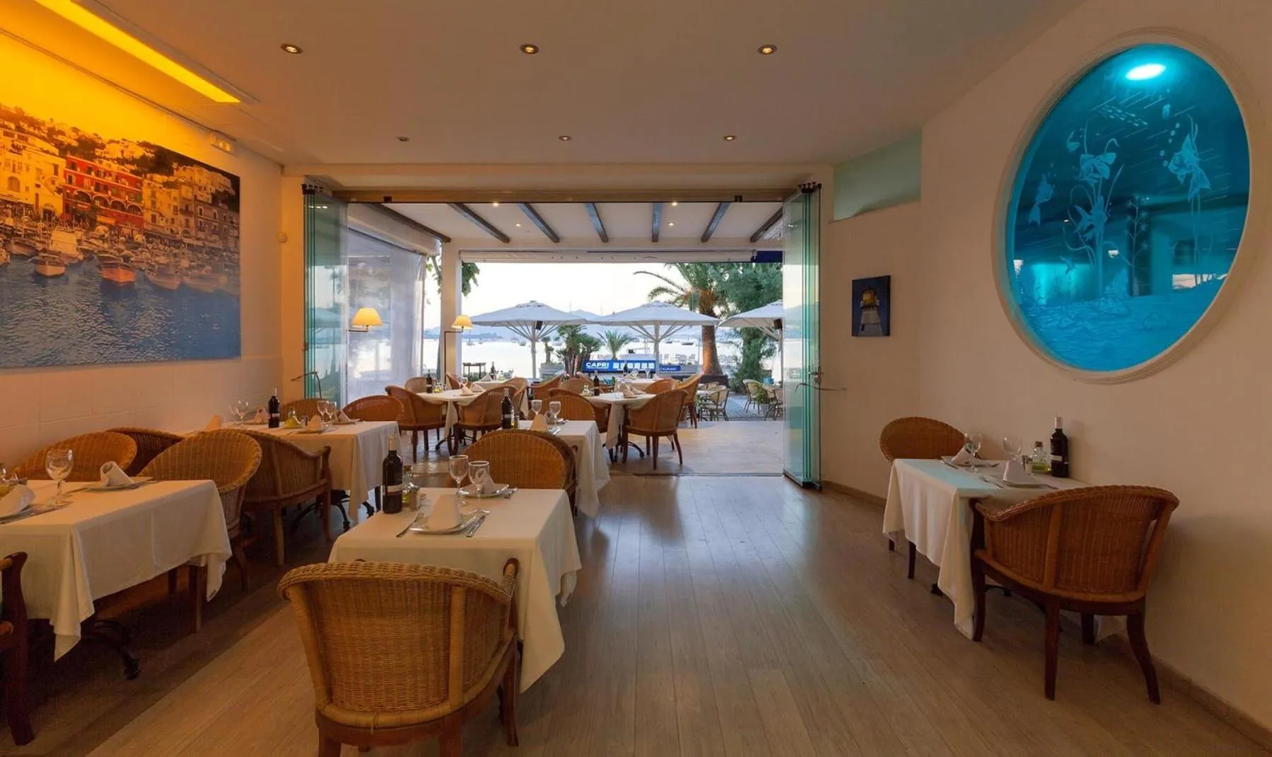 Restaurant/places to eat in Hotel Capri