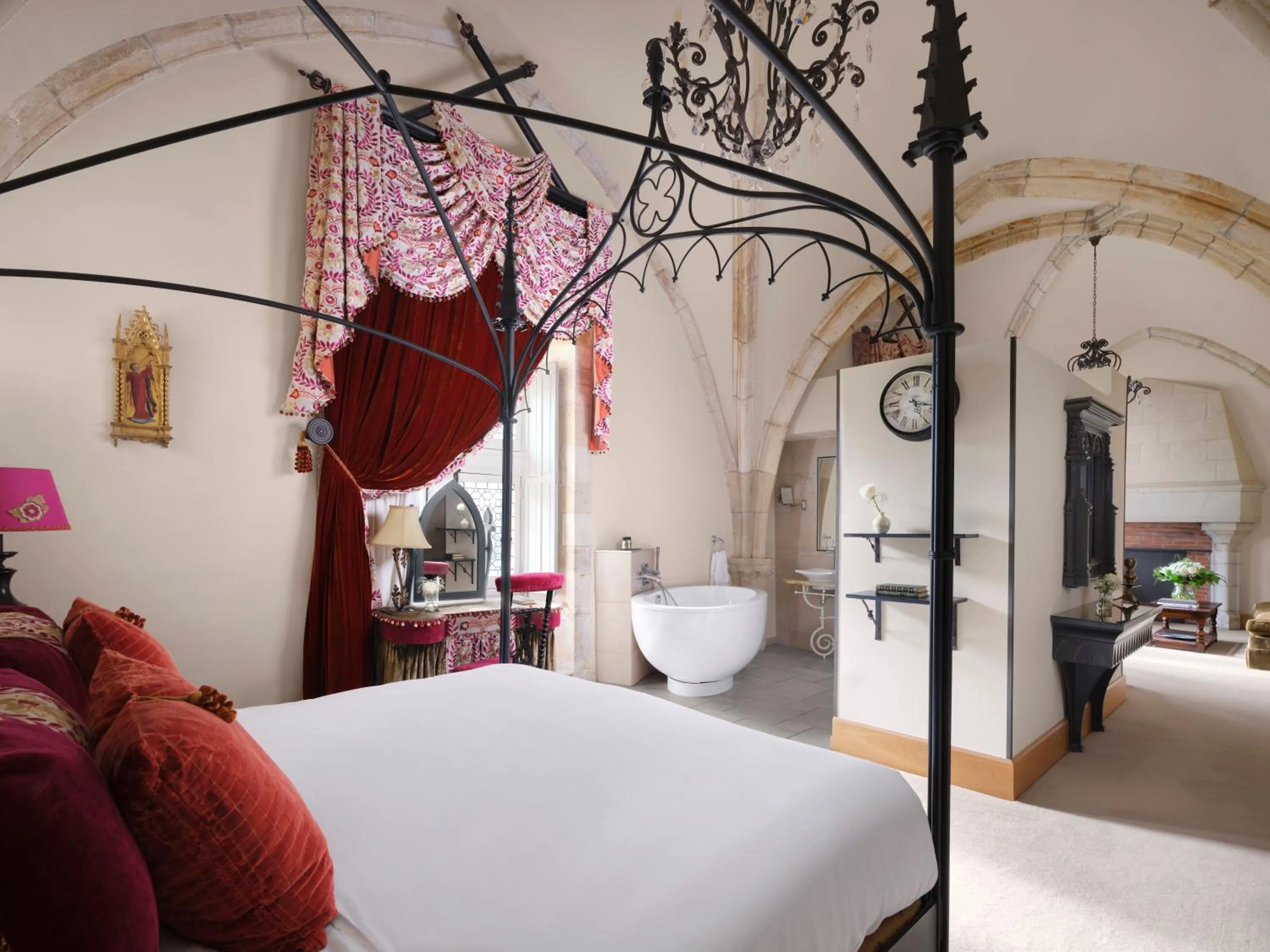 Bed in Abbaye de la Bussière