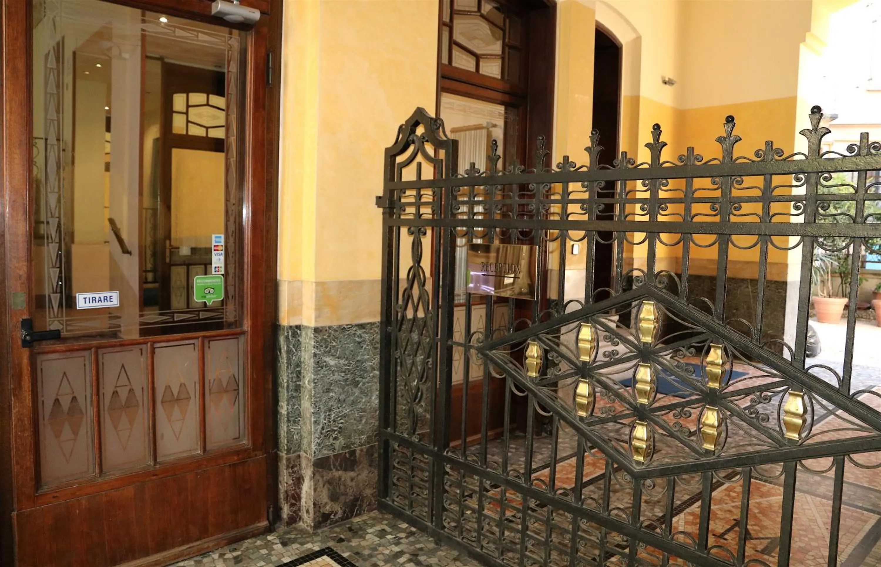 Facade/entrance in Hotel Palladio