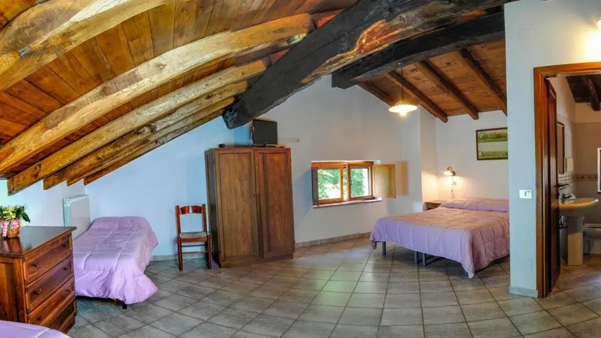King Room with Mountain View - single occupancy in Agriturismo La Ferrera King Room with Mountain View - single occupancy in Agriturismo La Ferrera