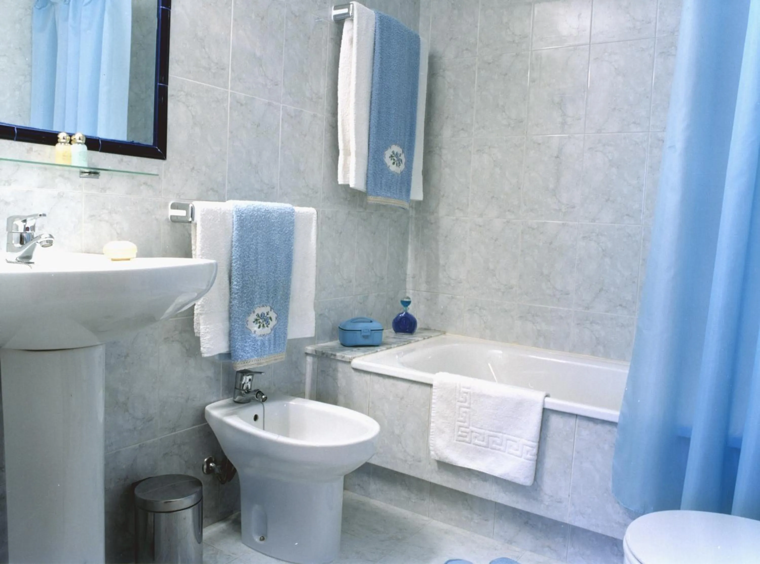 Bathroom in Hotel El Puente