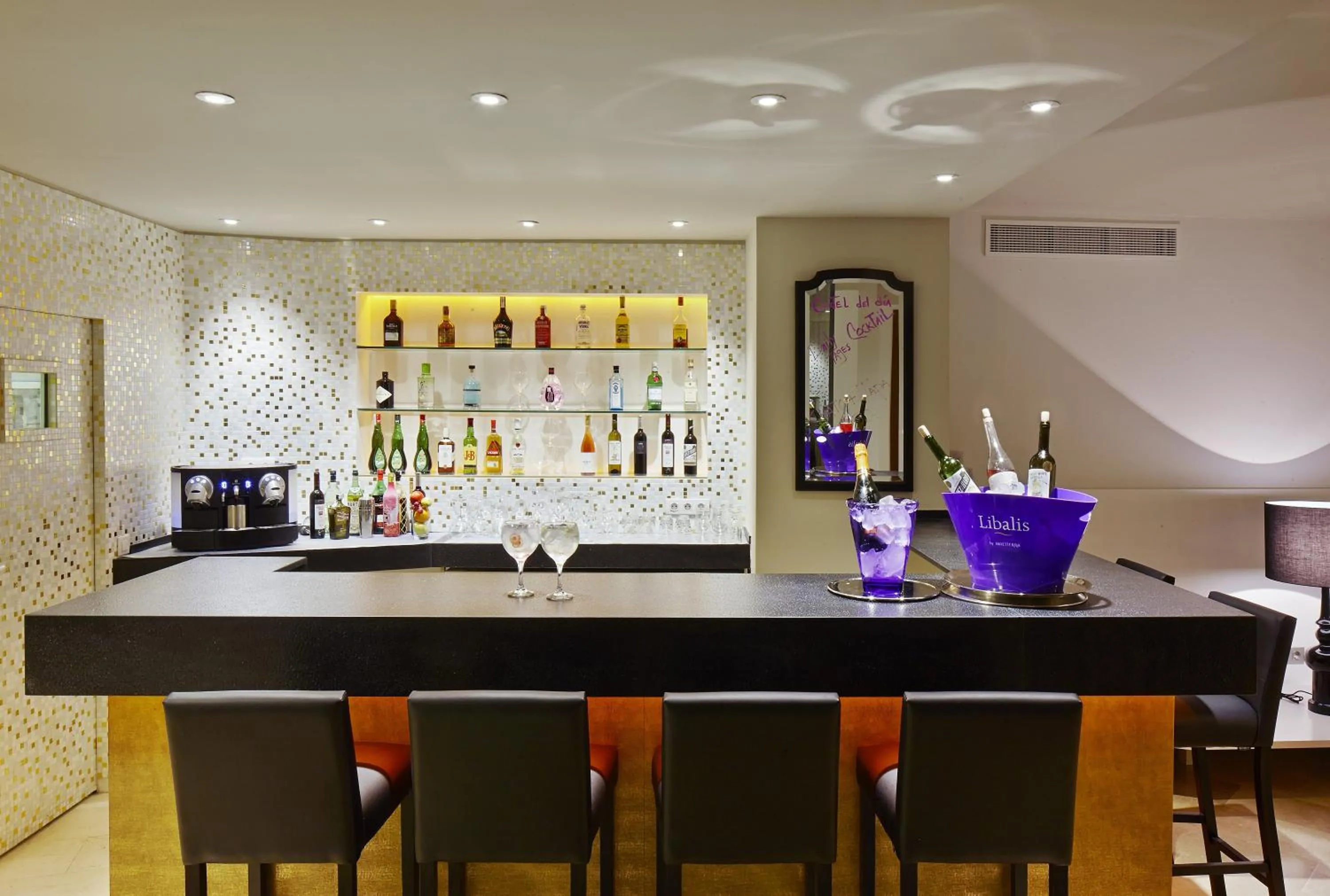 Restaurant/places to eat in Hotel Palladium