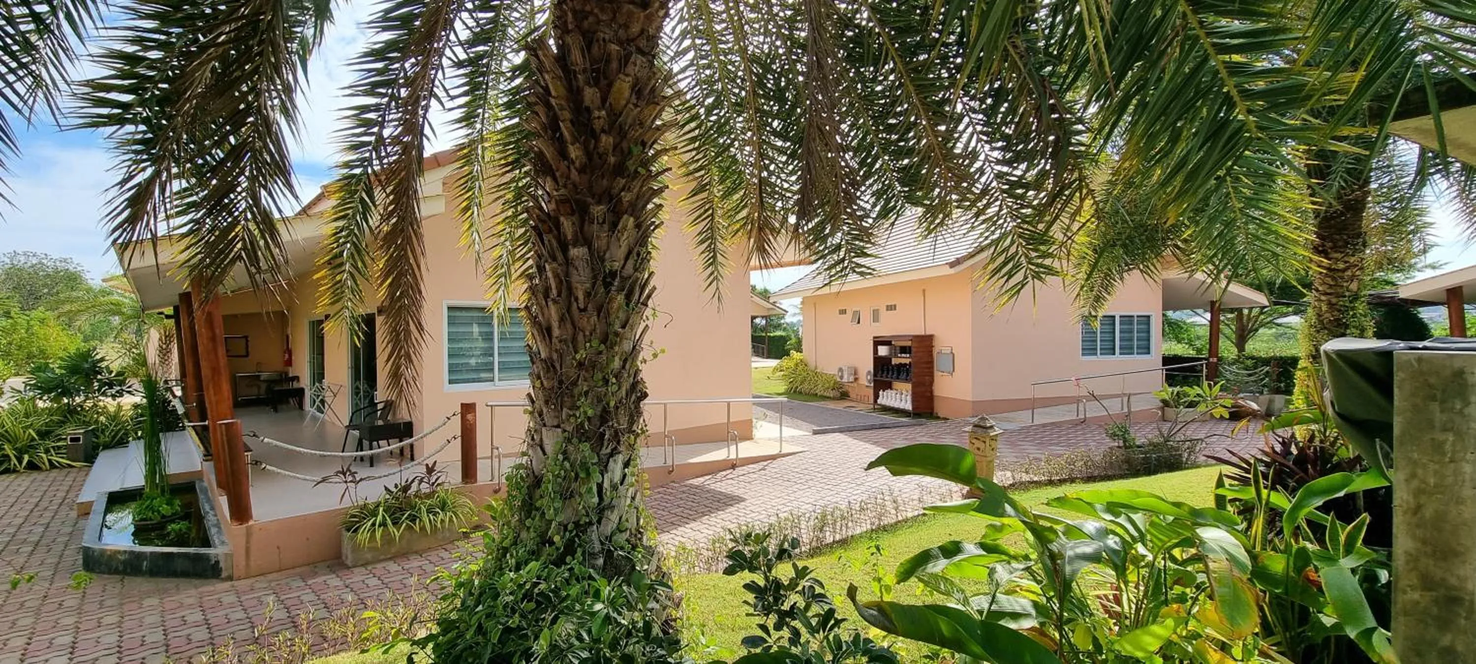 Property building in Chang Noi Hua Hin Pranburi fully accessible barrierefrei resort