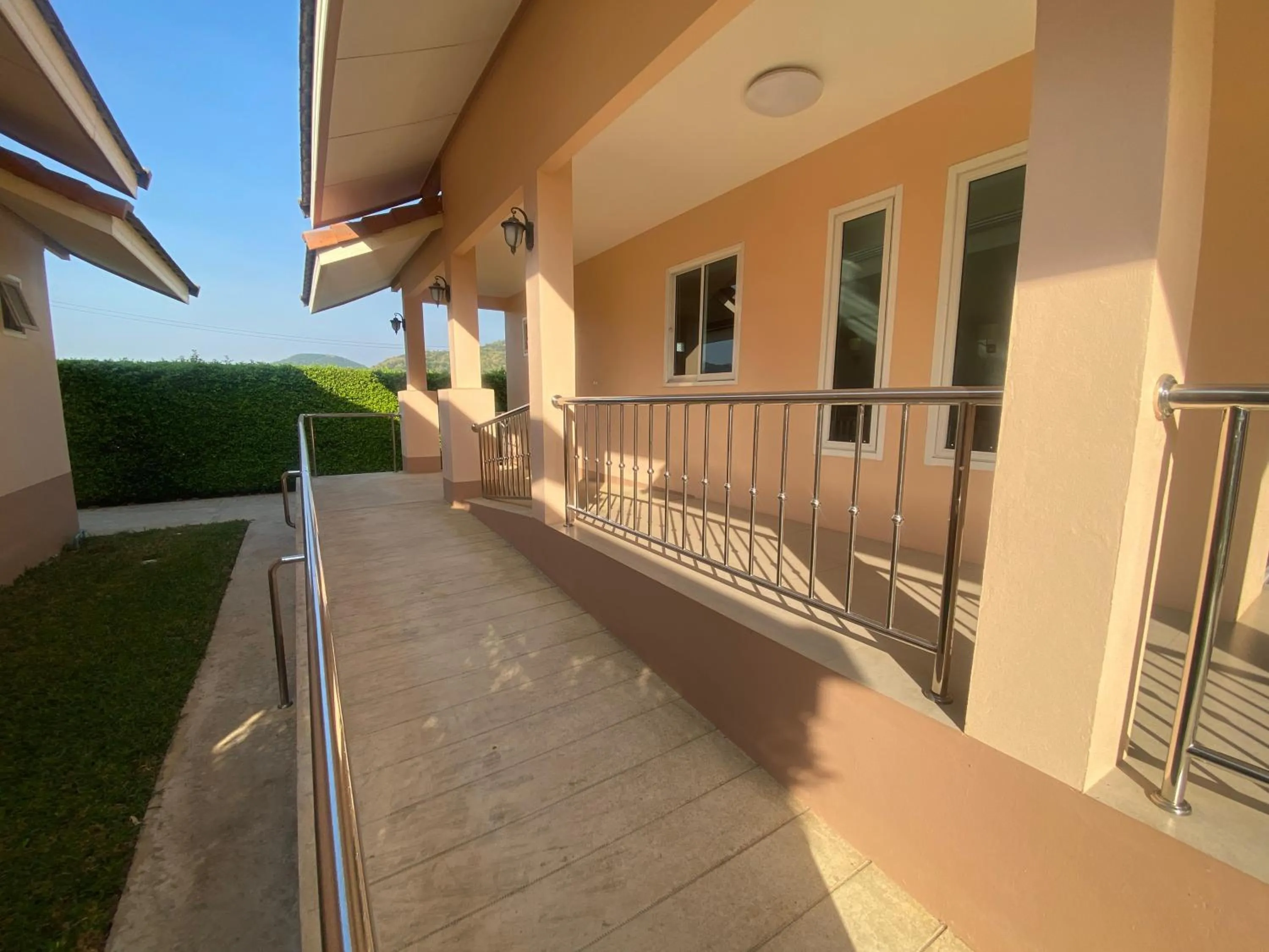 Property building in Chang Noi Hua Hin Pranburi fully accessible barrierefrei resort