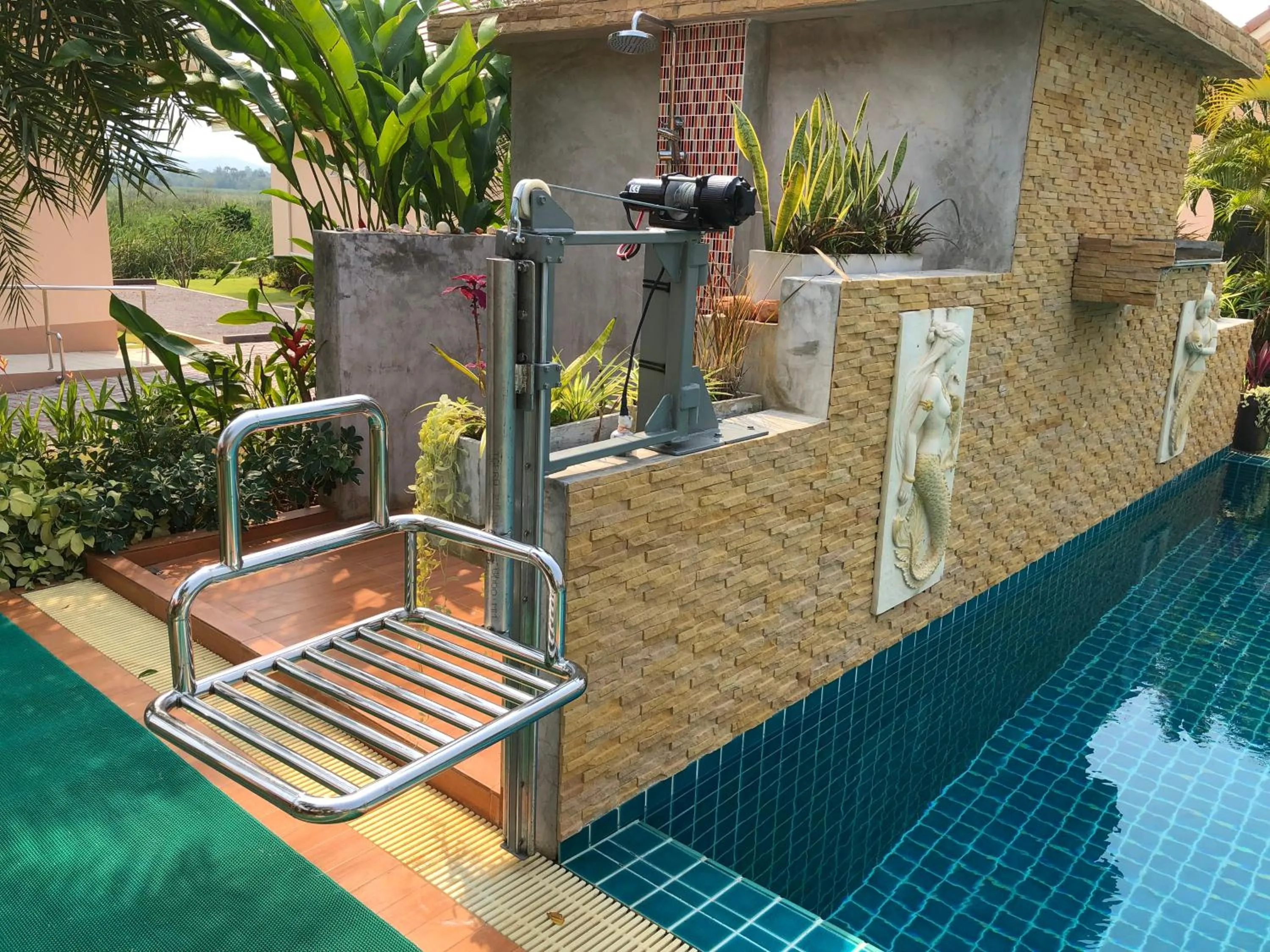 Swimming pool in Chang Noi Hua Hin Pranburi fully accessible barrierefrei resort