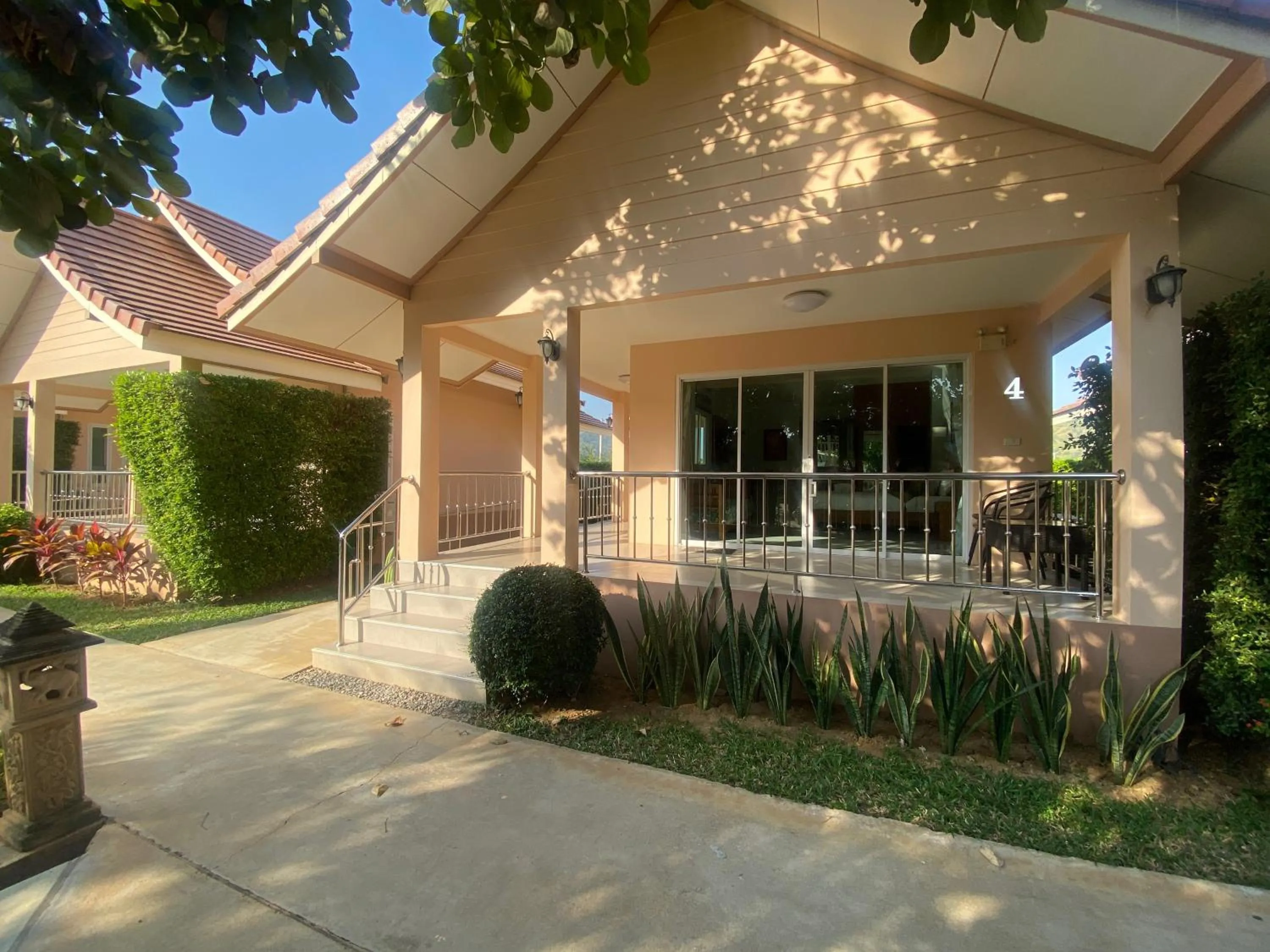 Property building in Chang Noi Hua Hin Pranburi fully accessible barrierefrei resort