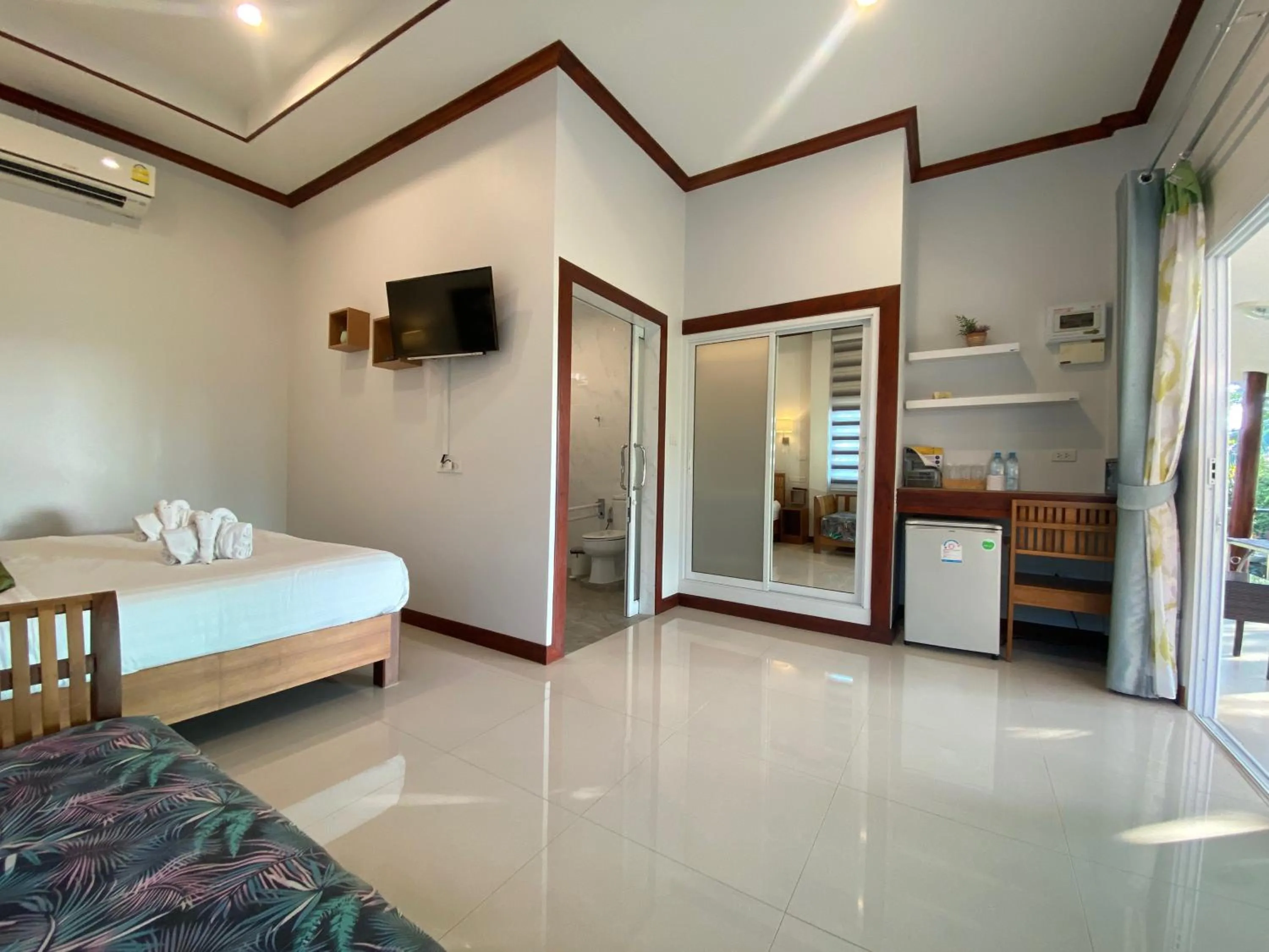 Photo of the whole room, Bed in Chang Noi Hua Hin Pranburi fully accessible barrierefrei resort