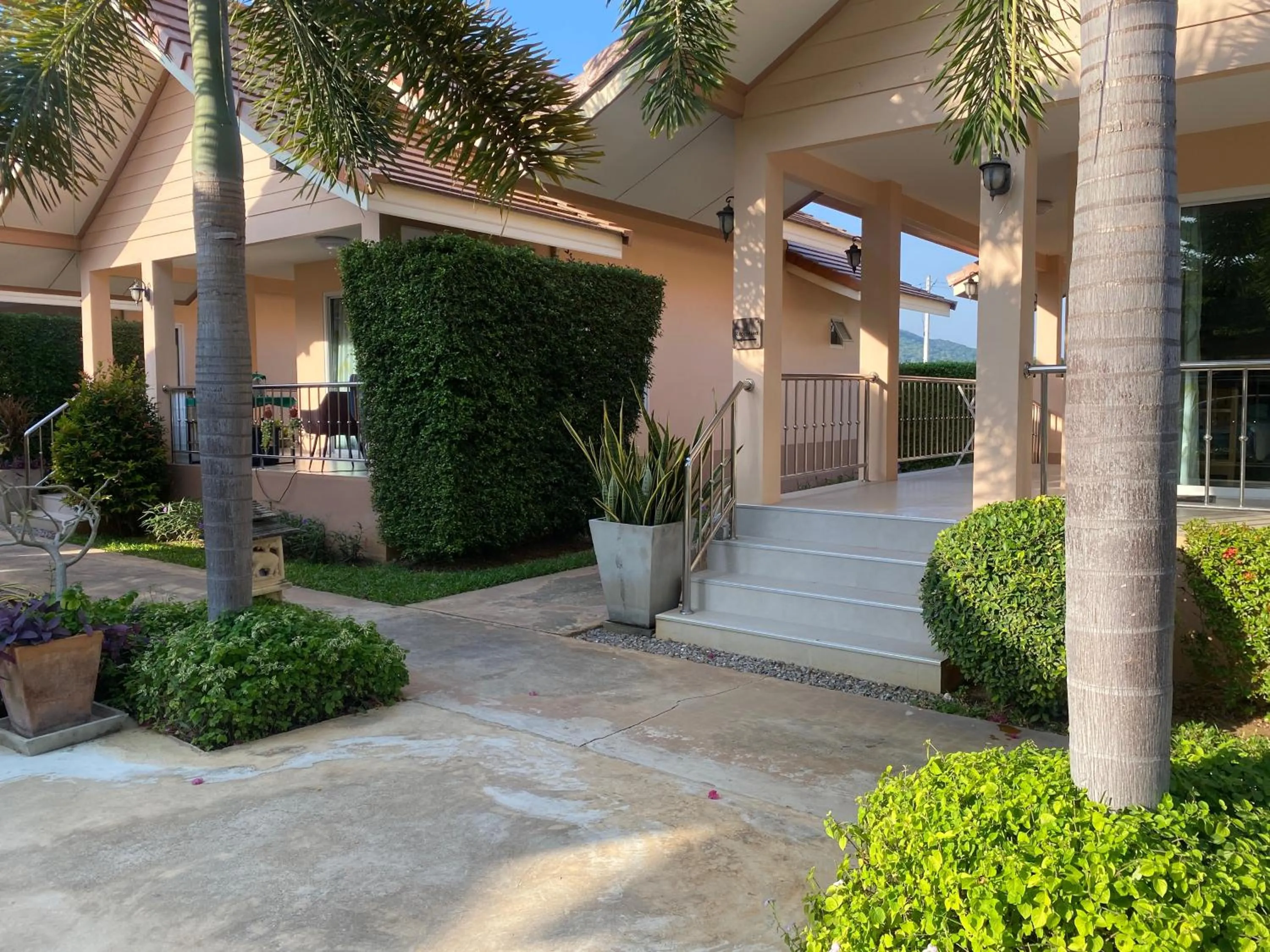 Property building in Chang Noi Hua Hin Pranburi fully accessible barrierefrei resort