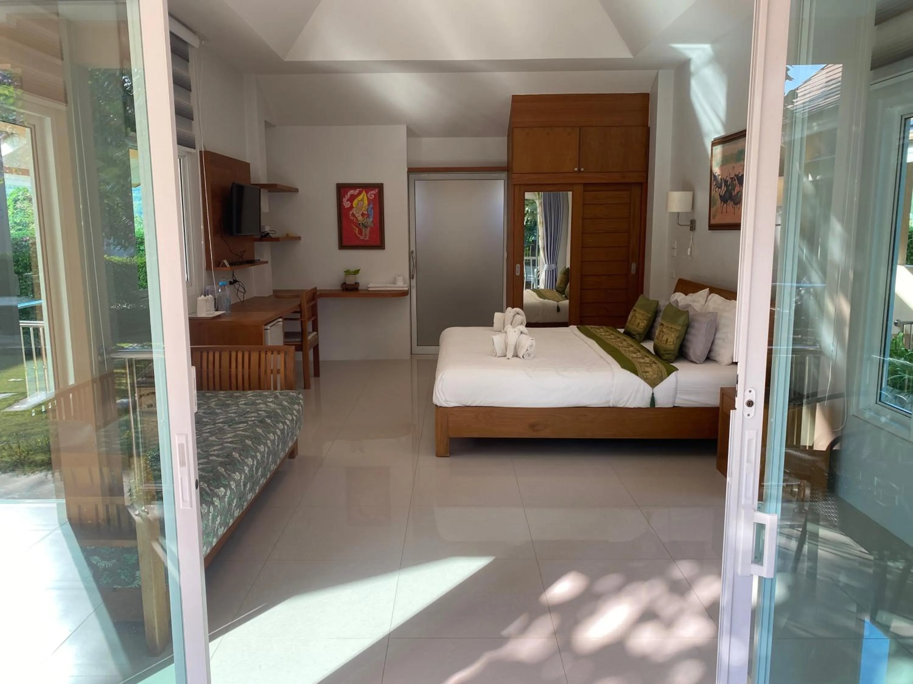 Photo of the whole room, Bed in Chang Noi Hua Hin Pranburi fully accessible barrierefrei resort
