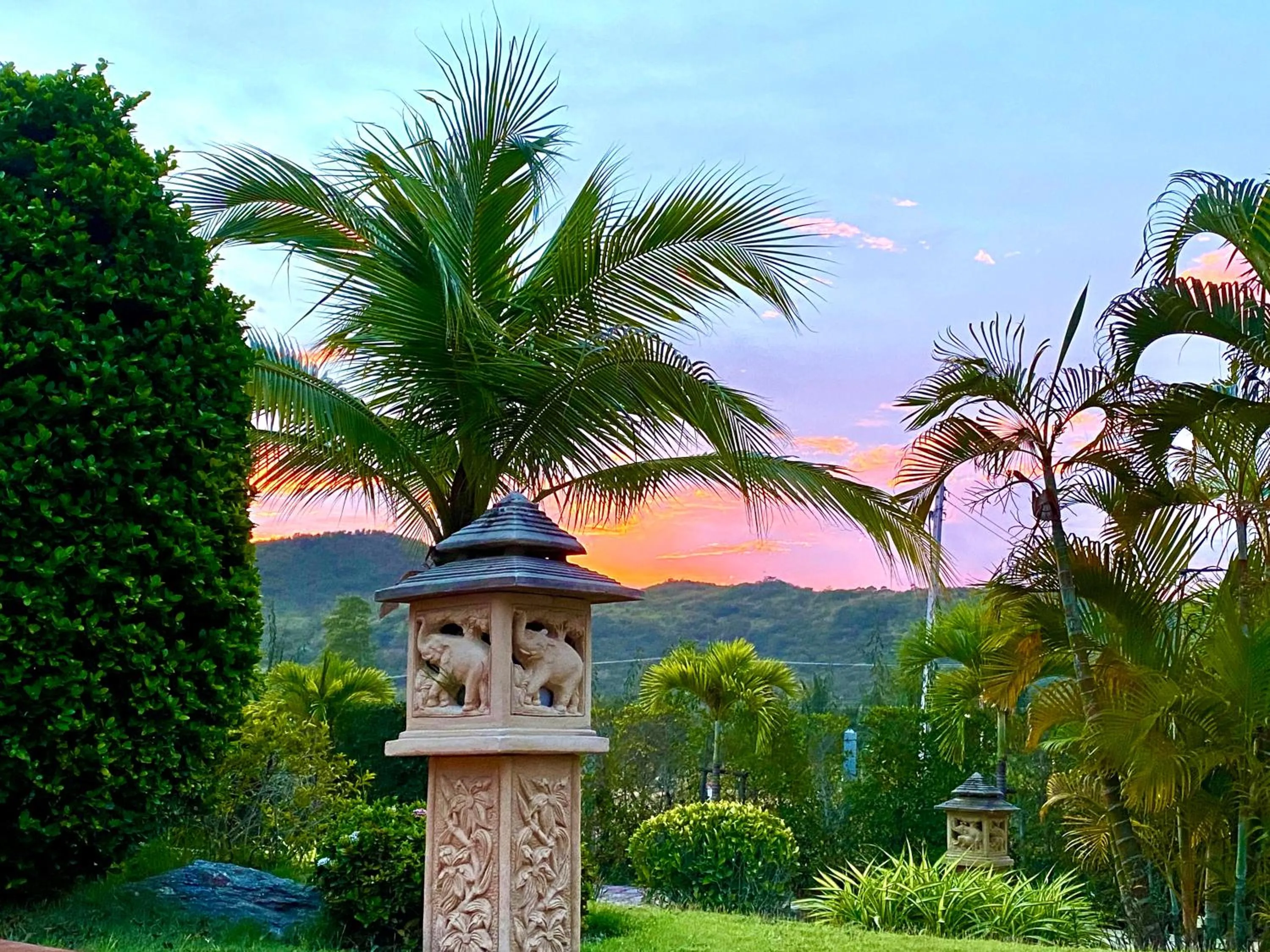 Sunset in Chang Noi Hua Hin Pranburi fully accessible barrierefrei resort