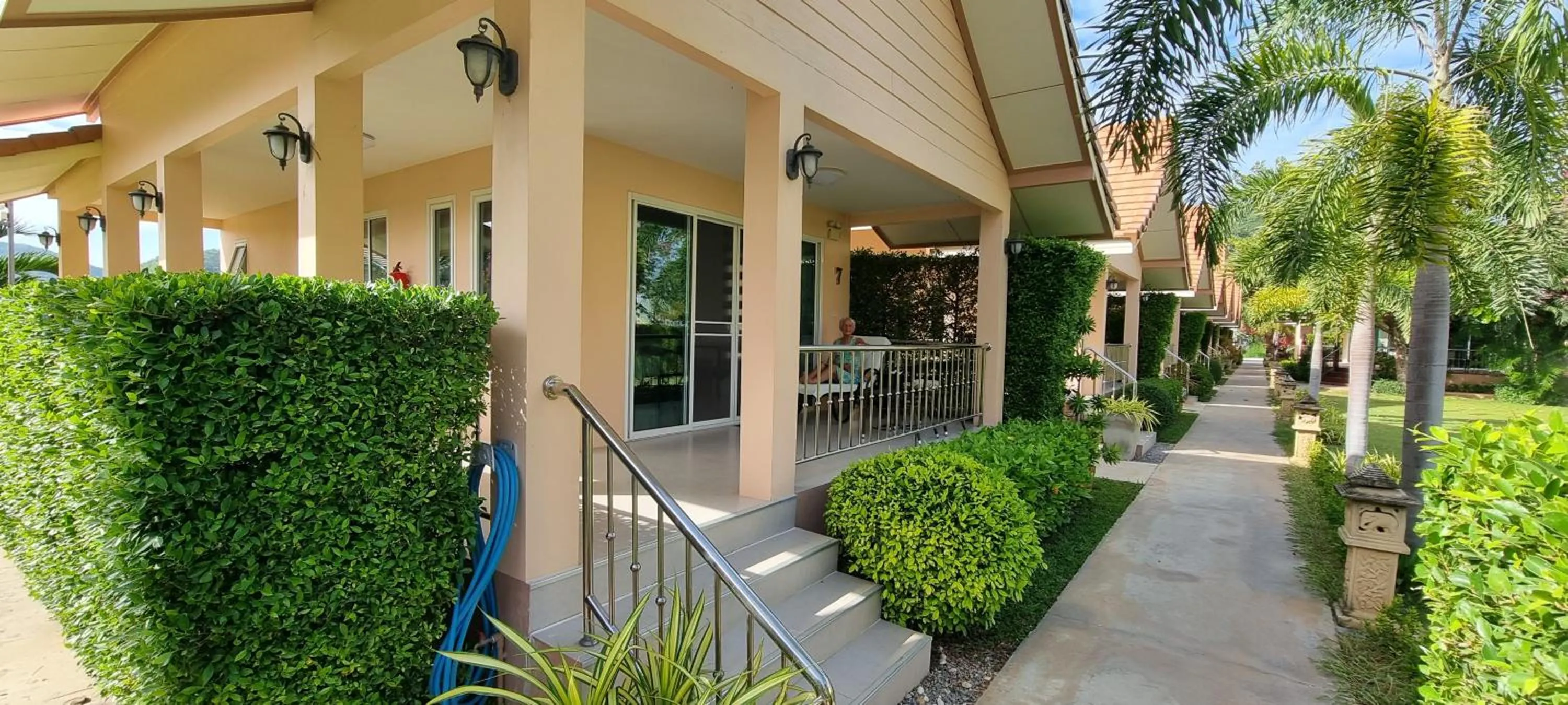 Property building in Chang Noi Hua Hin Pranburi fully accessible barrierefrei resort