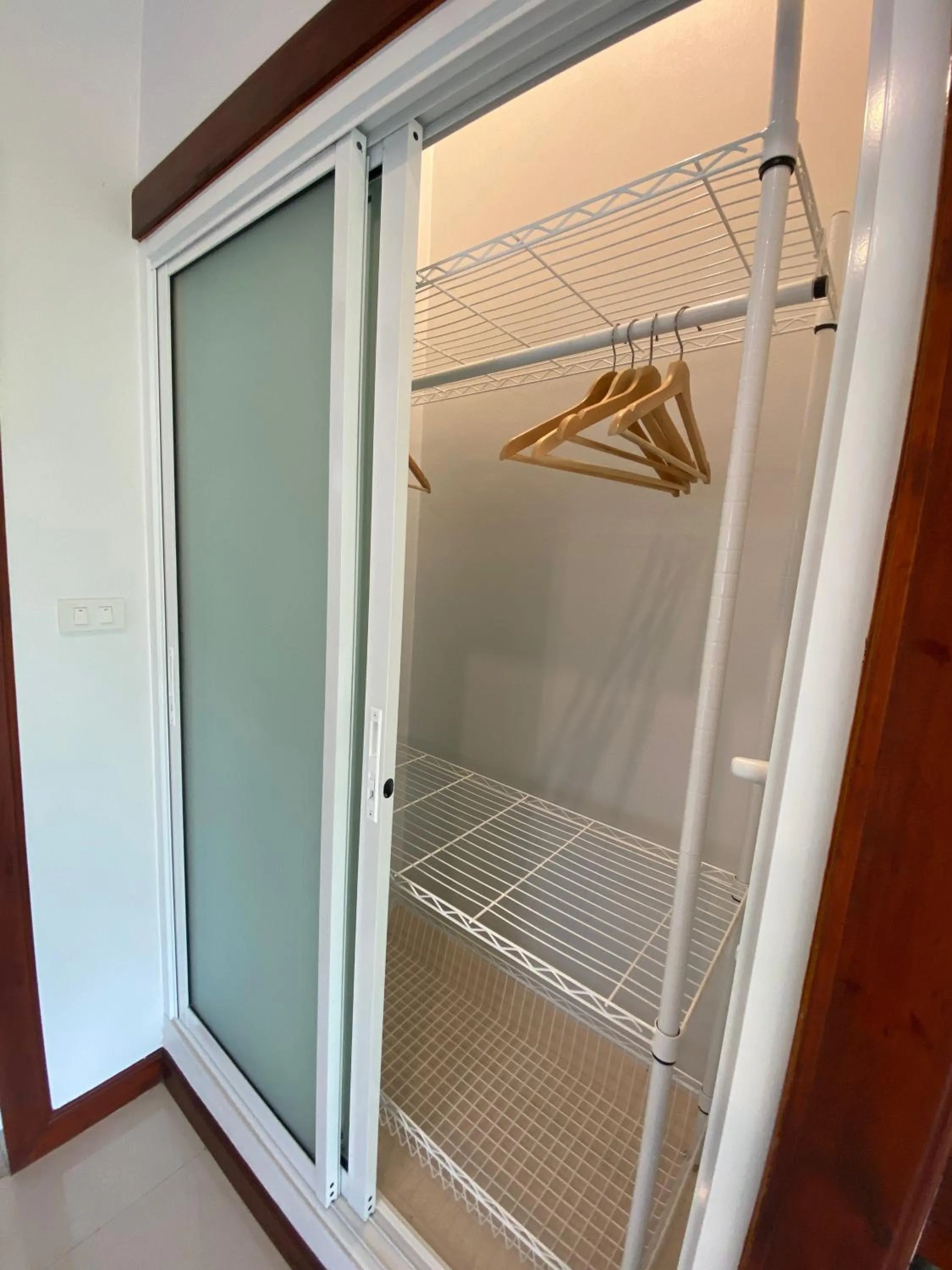 wardrobe in Chang Noi Hua Hin Pranburi fully accessible barrierefrei resort