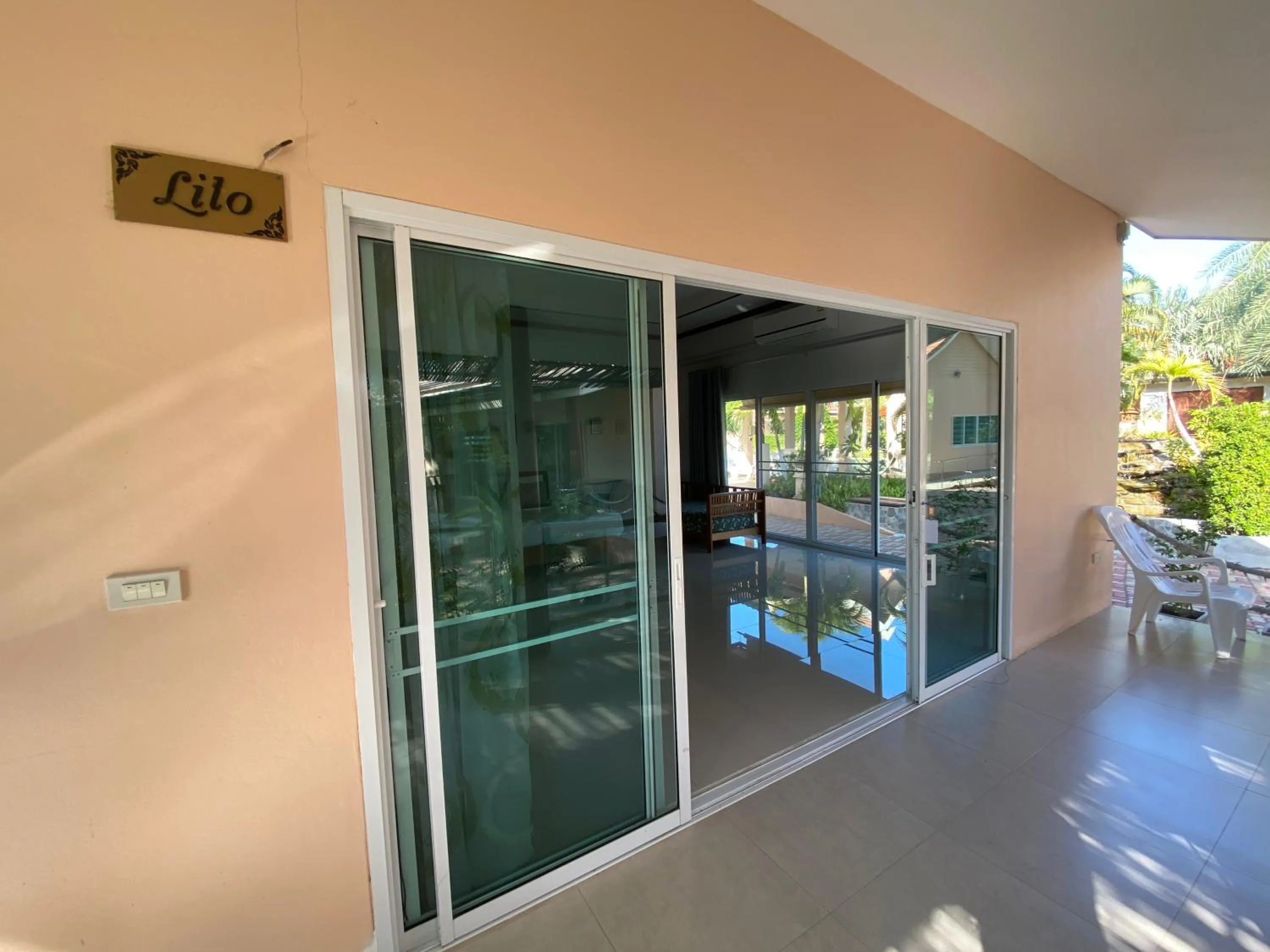 Facade/entrance in Chang Noi Hua Hin Pranburi fully accessible barrierefrei resort