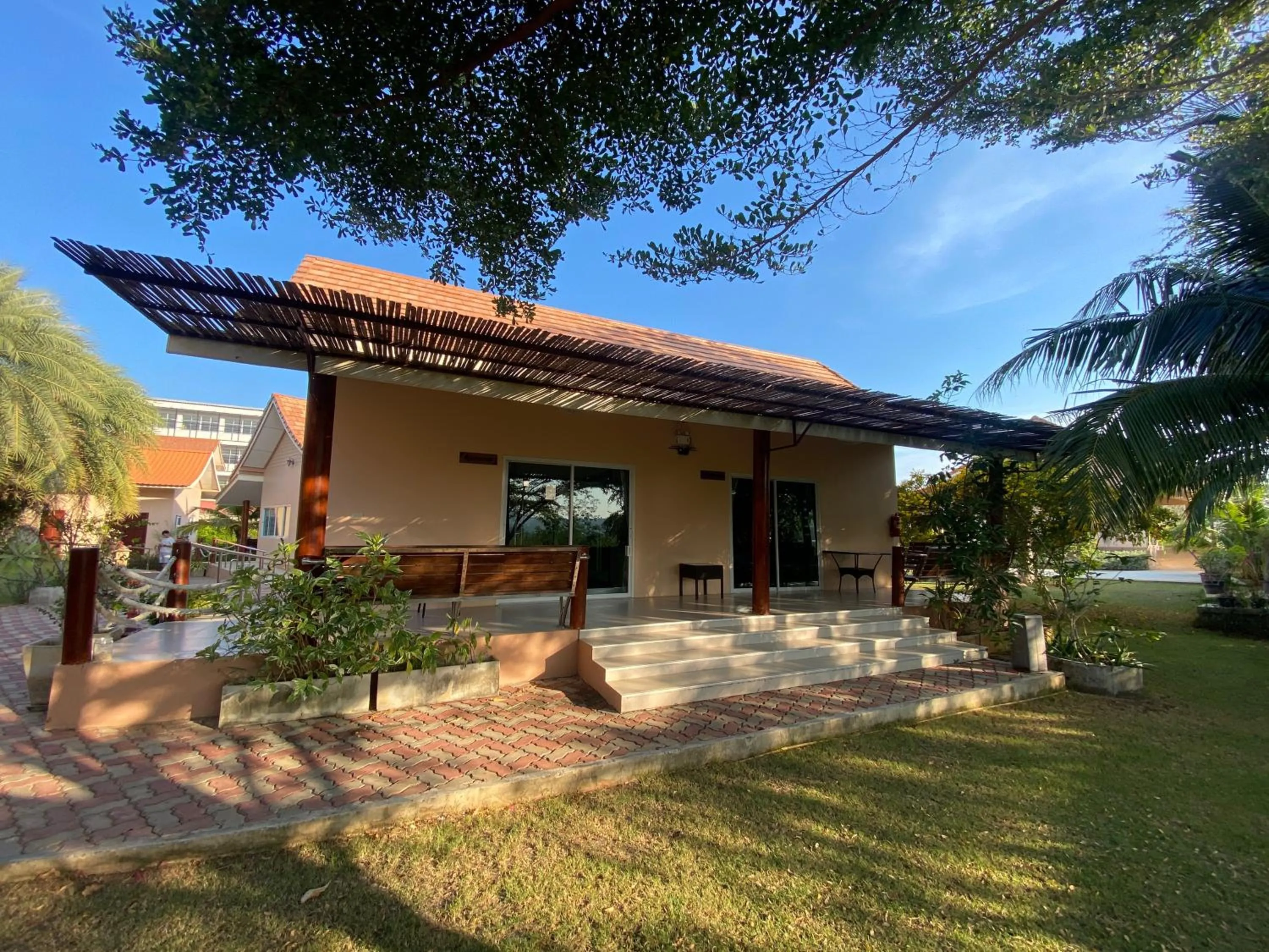 Property building in Chang Noi Hua Hin Pranburi fully accessible barrierefrei resort