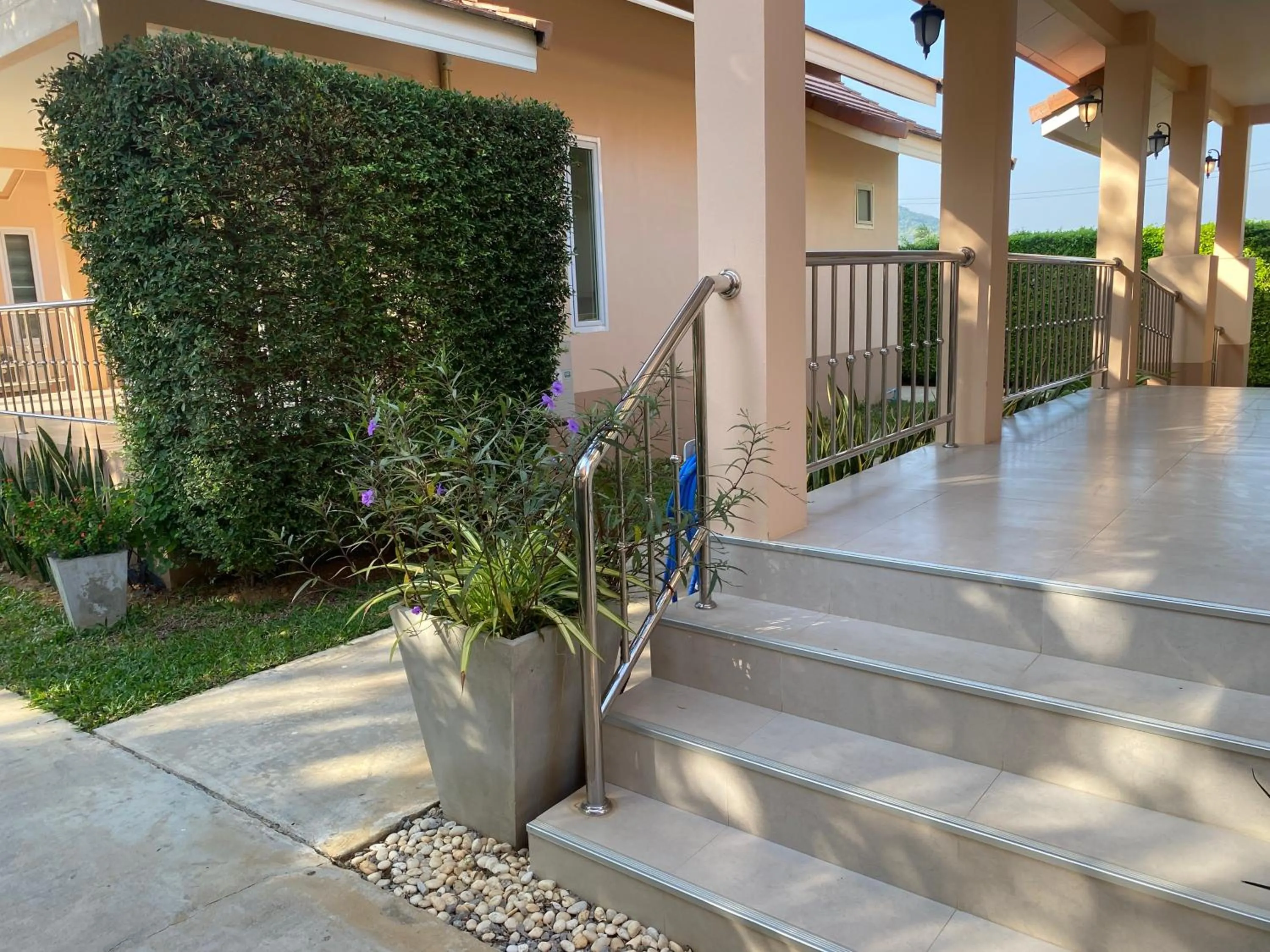 Property building in Chang Noi Hua Hin Pranburi fully accessible barrierefrei resort