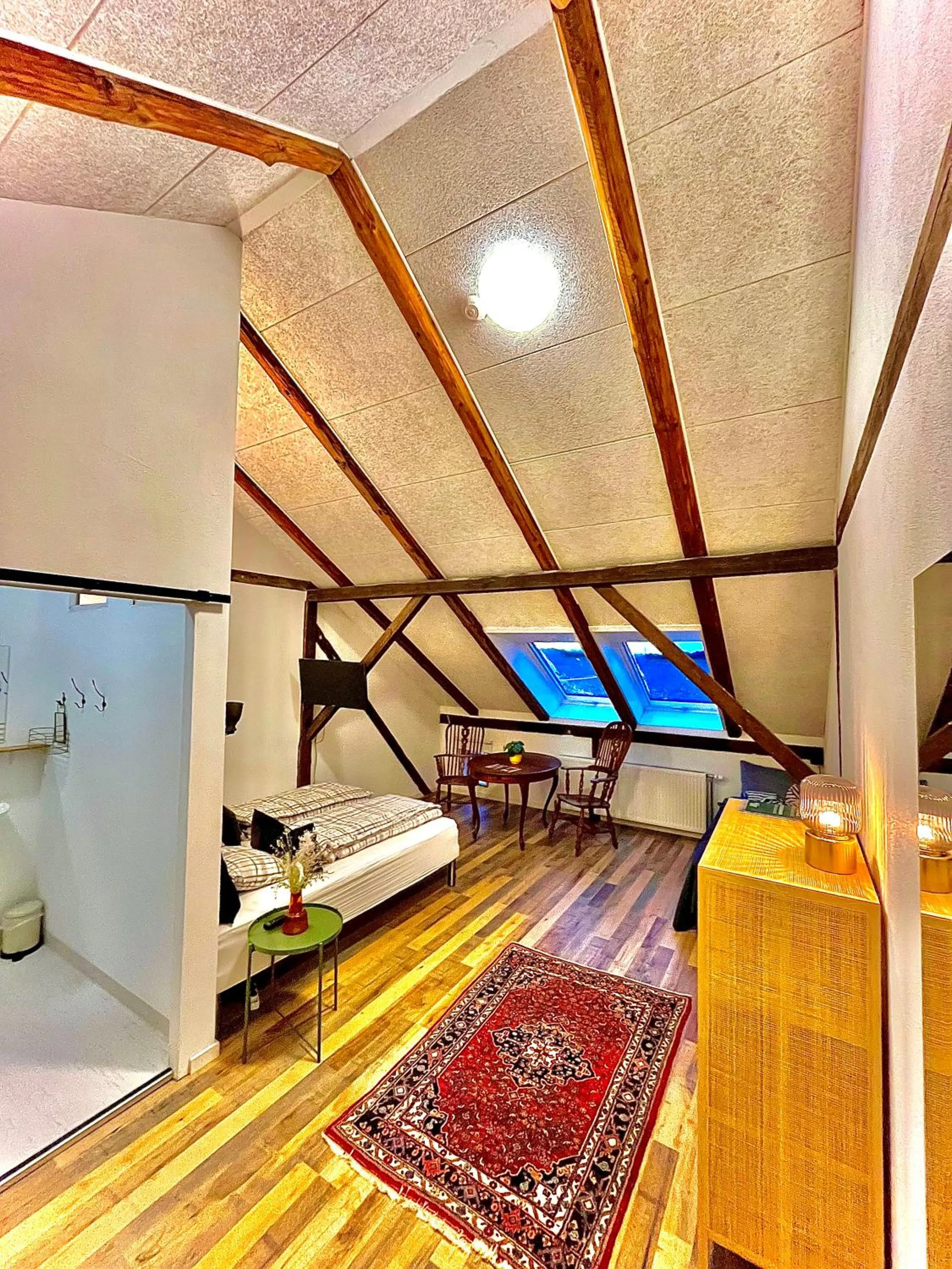 Photo of the whole room, Bed in Høloftet bb