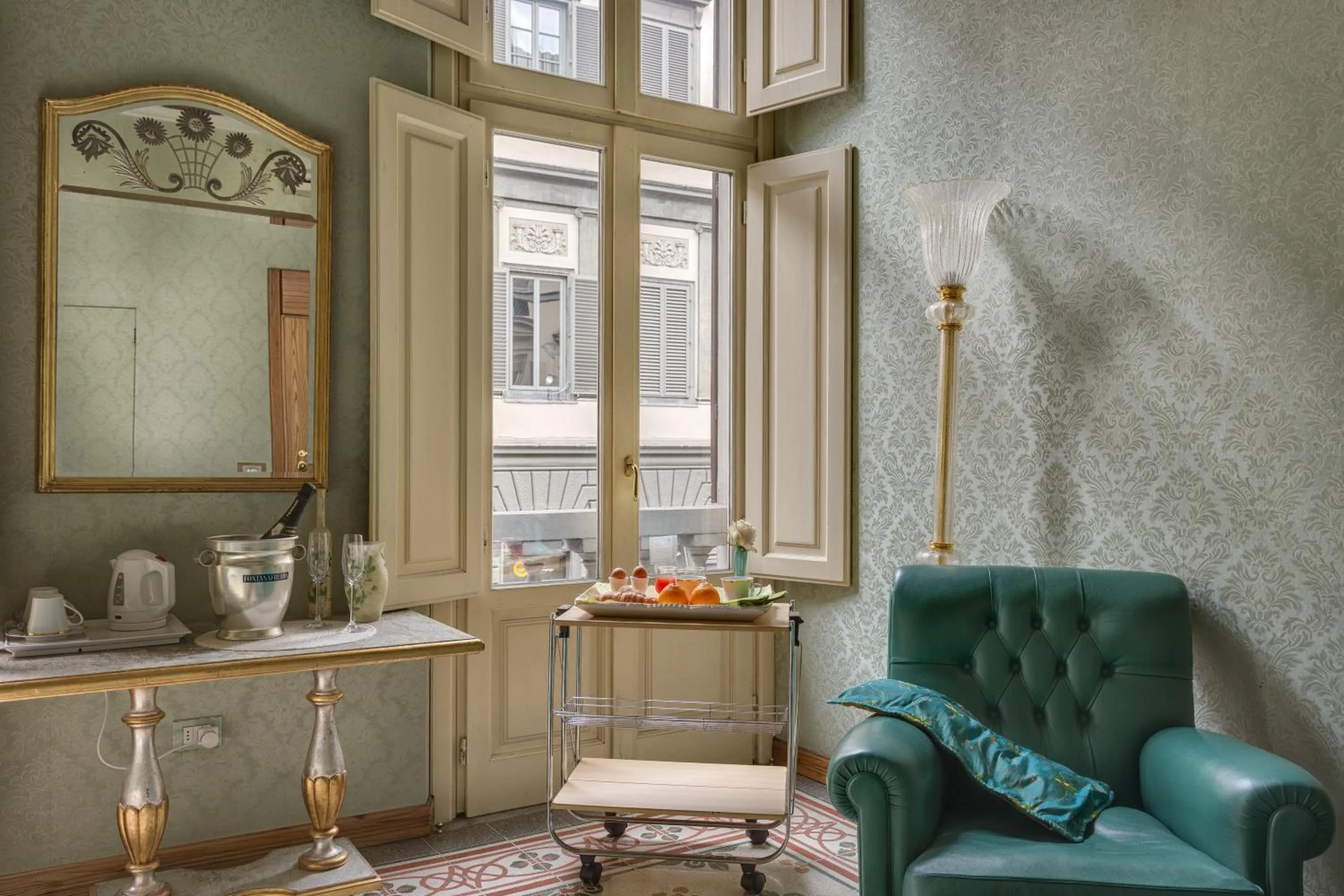 Photo of the whole room in B&B Cavour10 Firenze