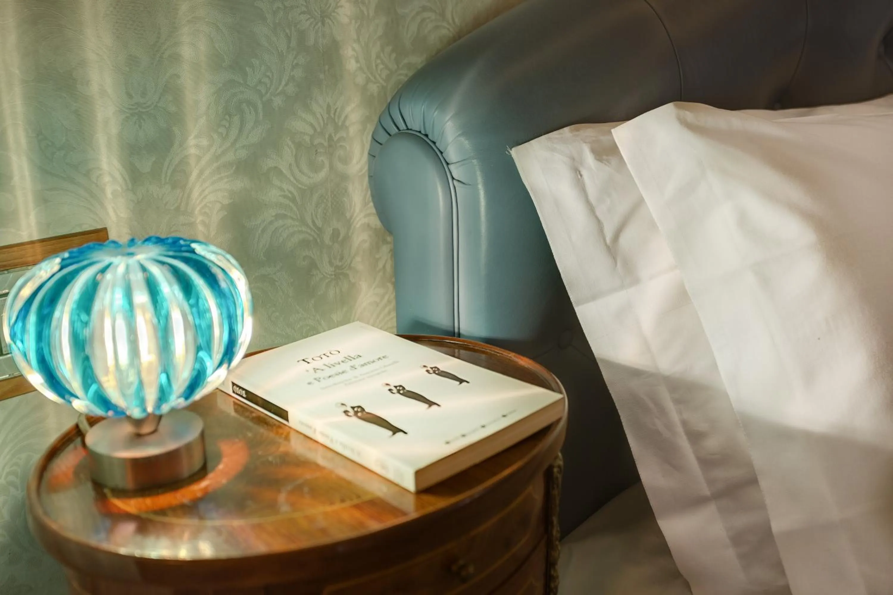 Decorative detail, Bed in B&B Cavour10 Firenze