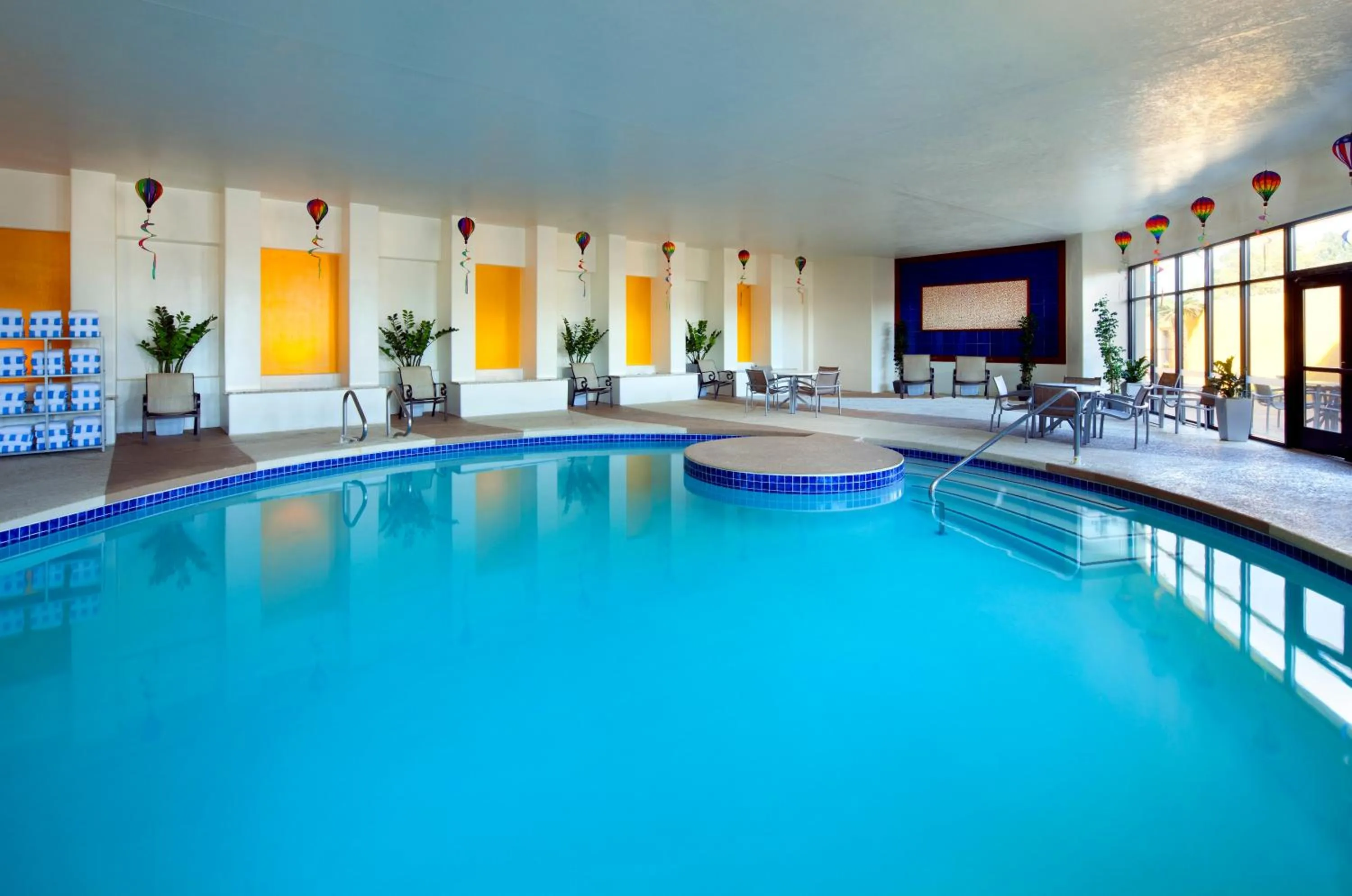 Swimming pool in Sheraton Albuquerque Uptown by Marriott