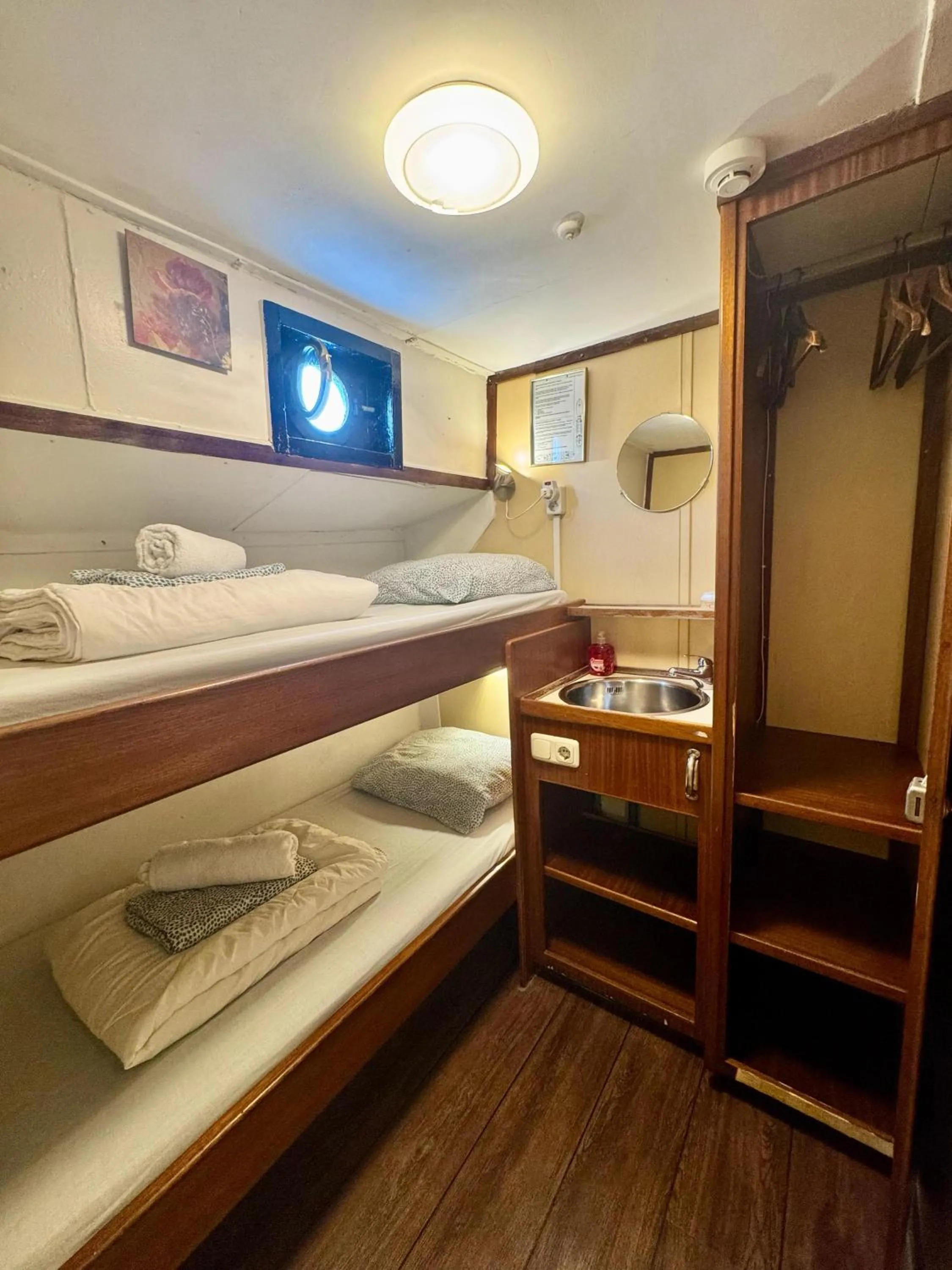 Photo of the whole room, Bed in Passengership Avanti