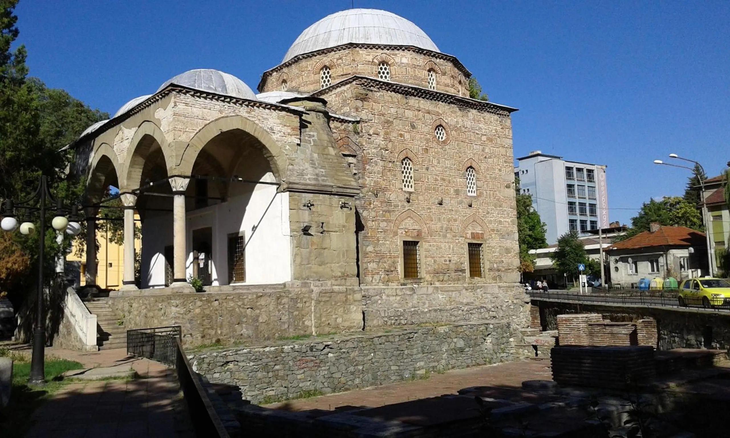 Nearby landmark in Red House