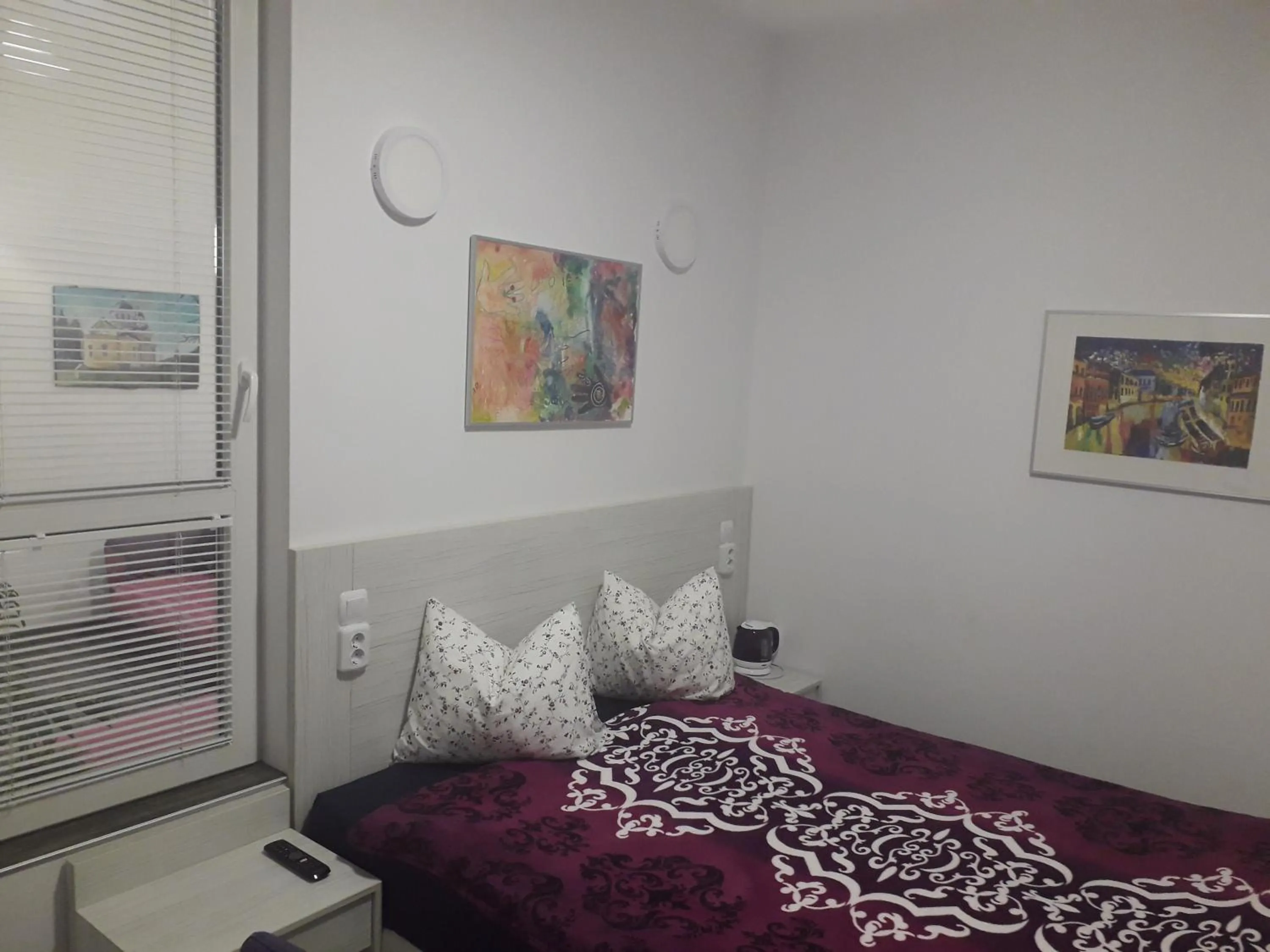 Photo of the whole room, Bed in Red House