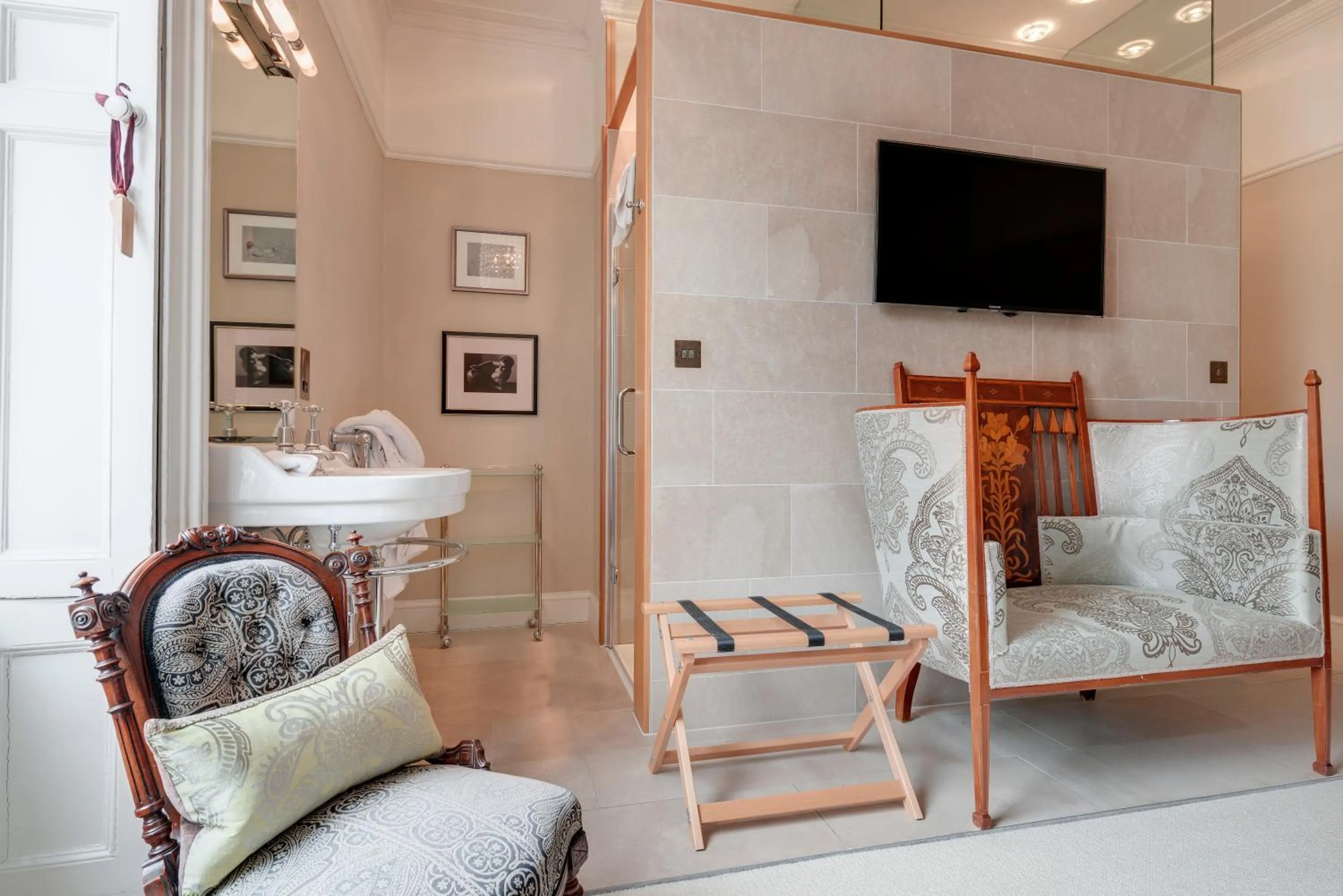 Bathroom in Southernhay House Hotel
