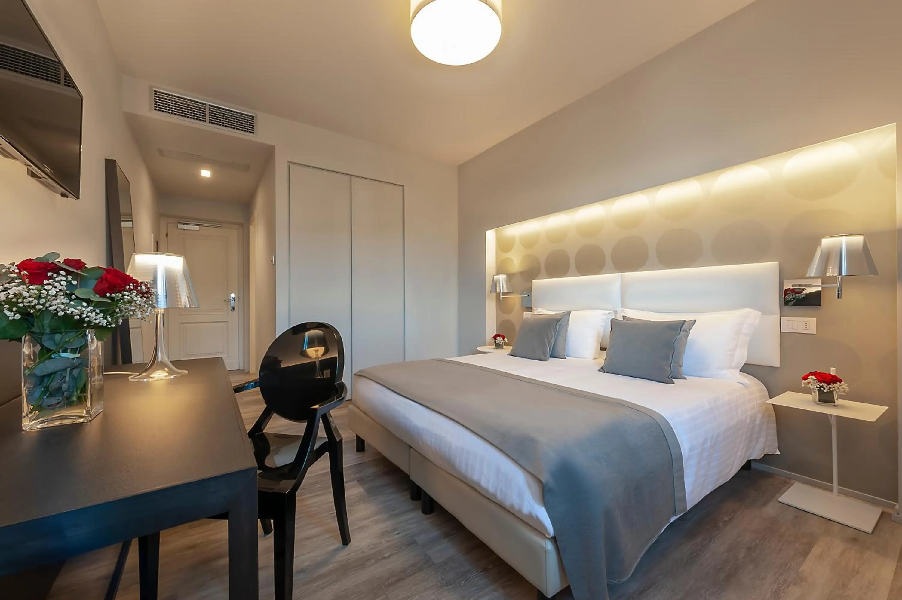 Decorative detail, Bed in Hotel Monte Meraviglia