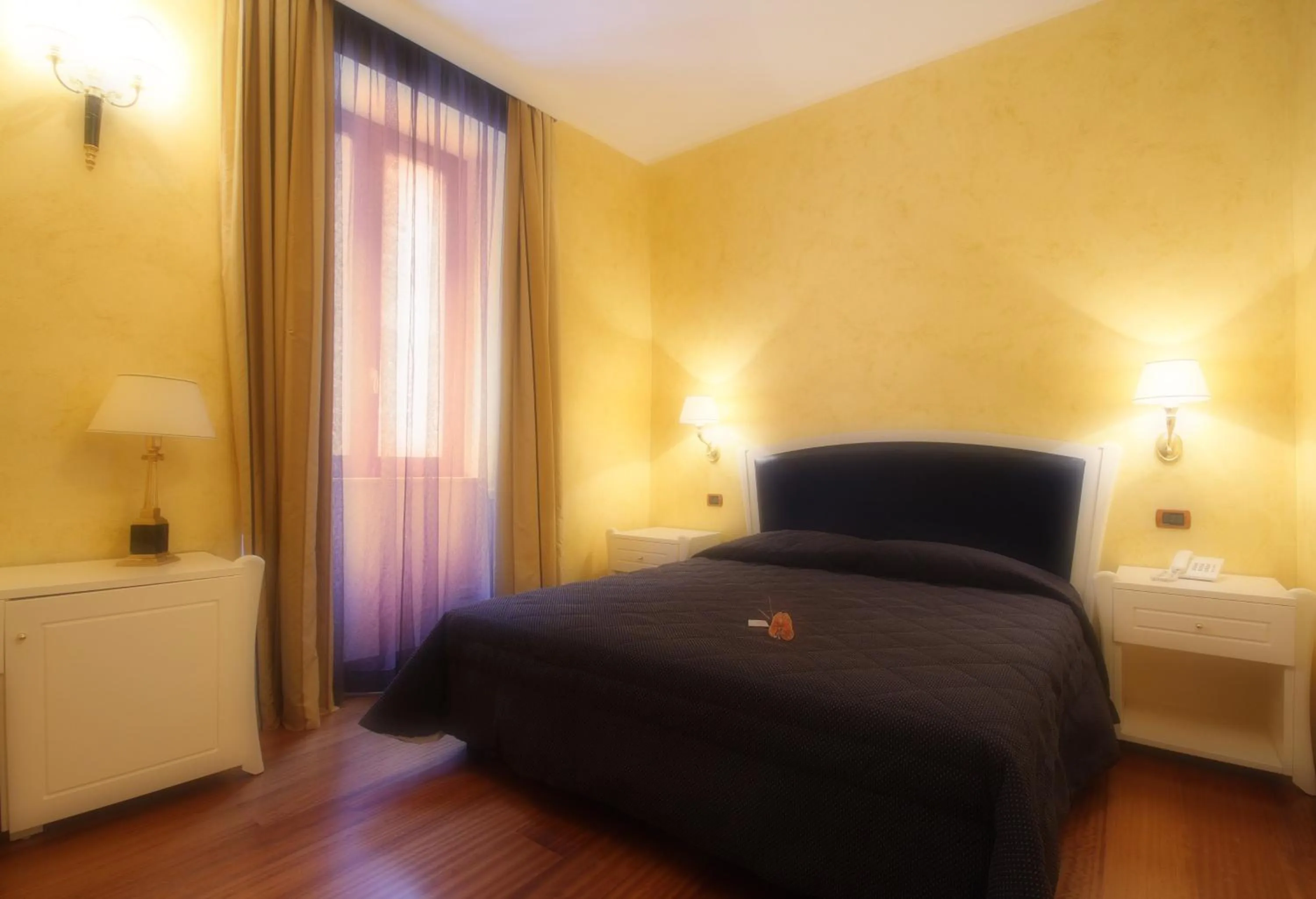 Bedroom, Bed in Hotel Rojan